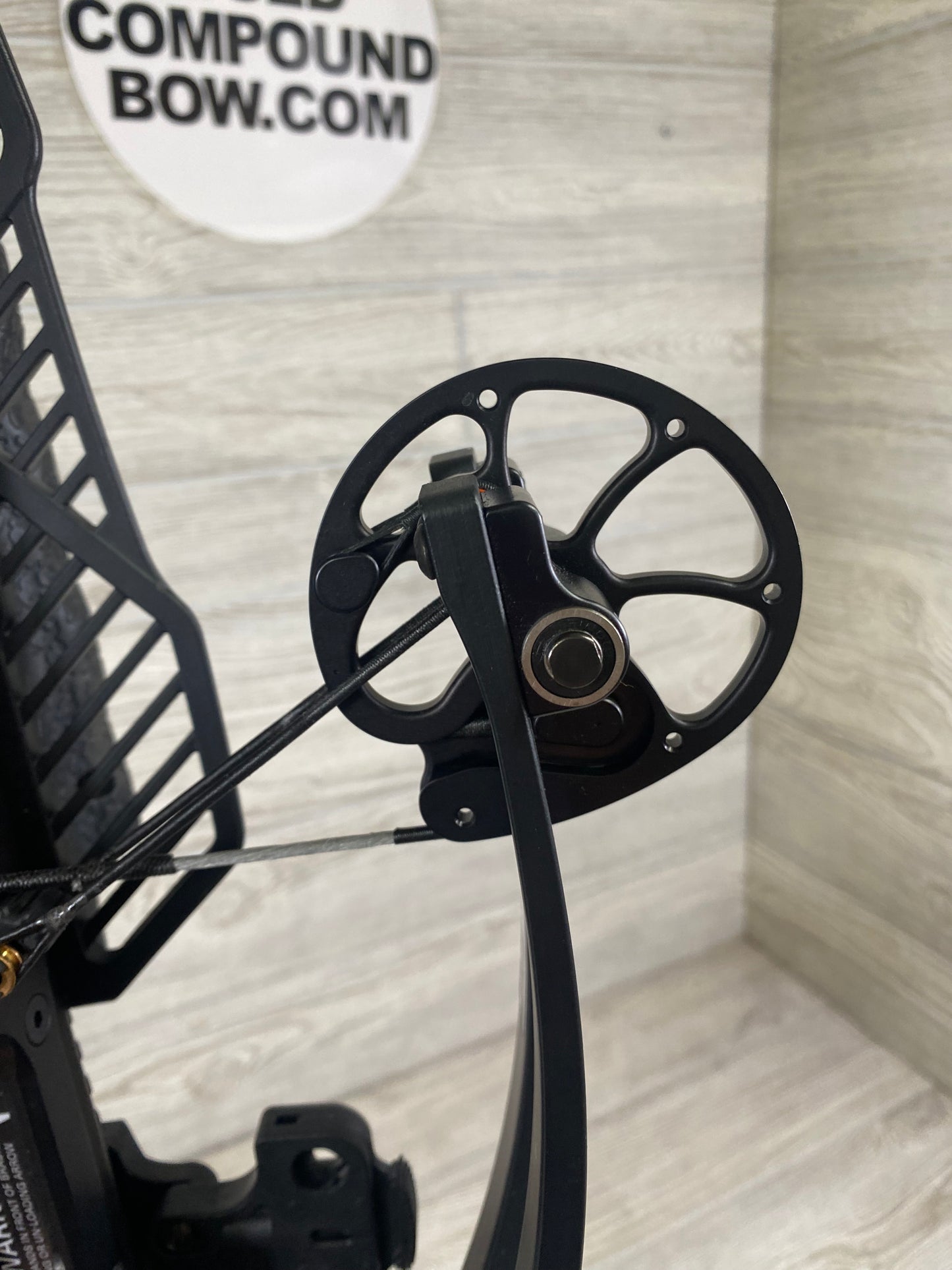 Used Ravin R10 crossbow w/ 3 BOLTS