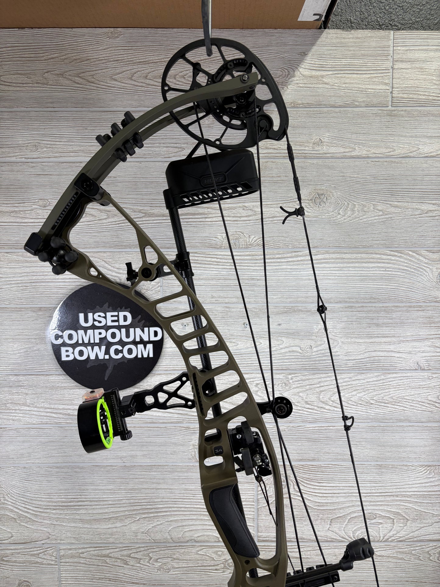 Hoyt VTM 34 Wilderness Right Hand 60-70lbs 26-29" Package