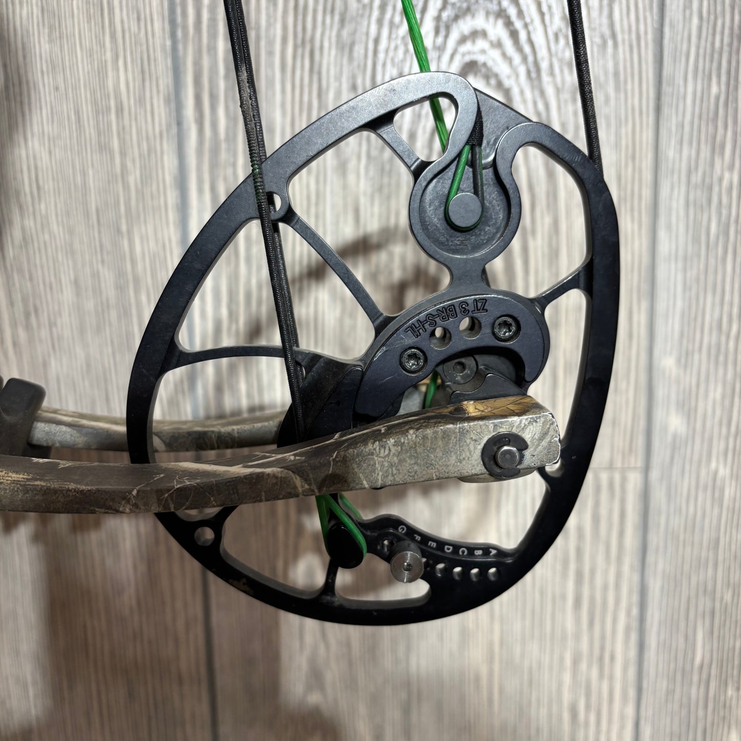 Used Hoyt Carbon RX-1 Ultra 28-31" 60-70lbs RH Realtree Edge with QAD Rest