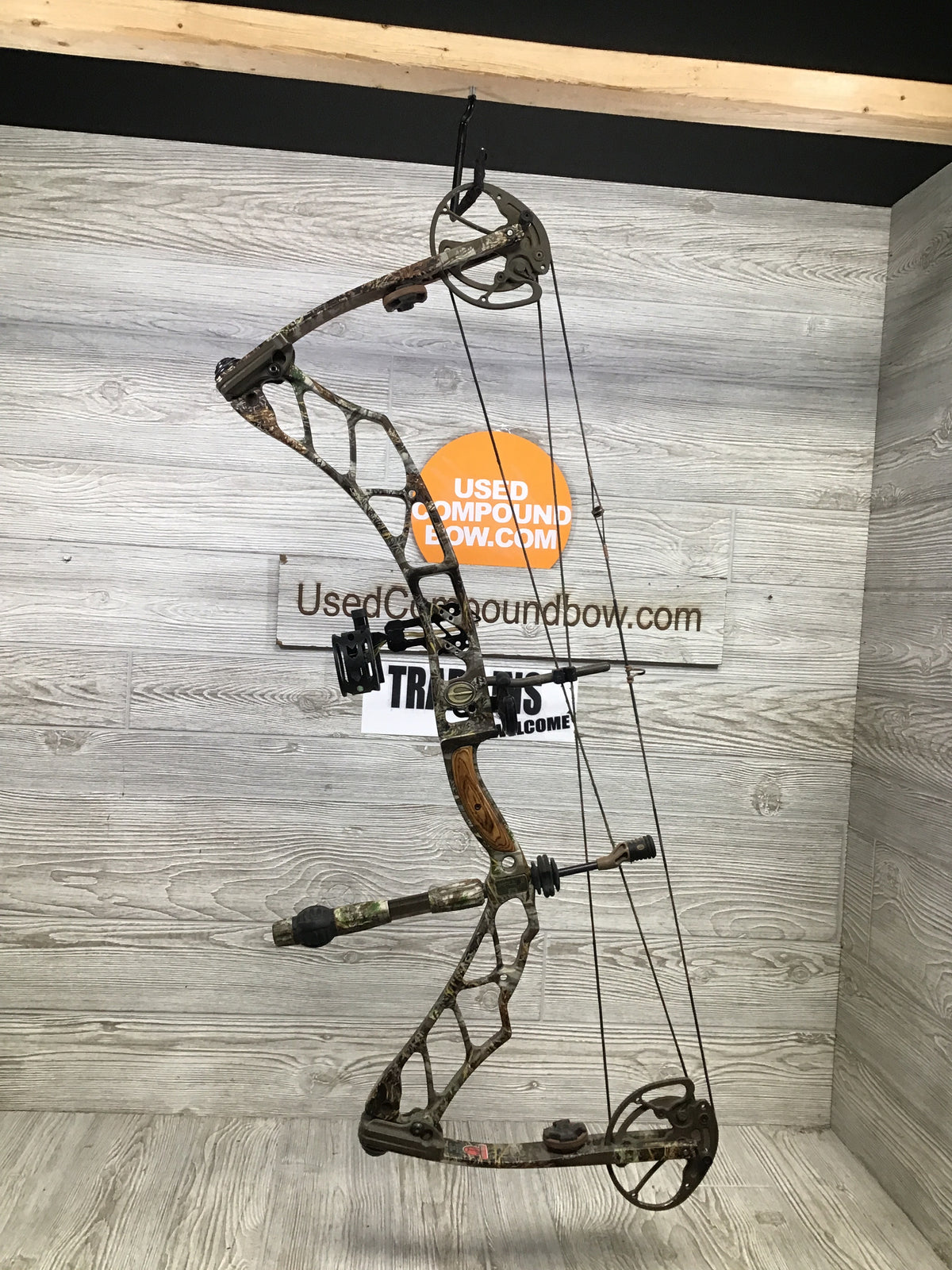 Used Elite Impulse 34 Right Handed Pkg 70lbs 28.5"
