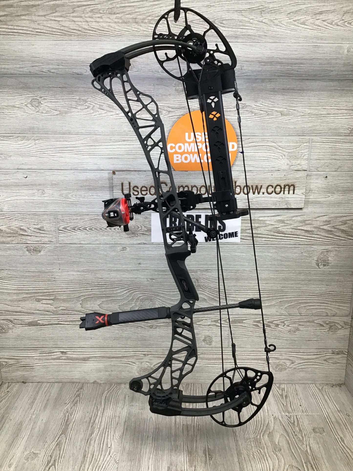 Used Mathews Lift X 29.5 Right Hand Shale 28.5/70 Package