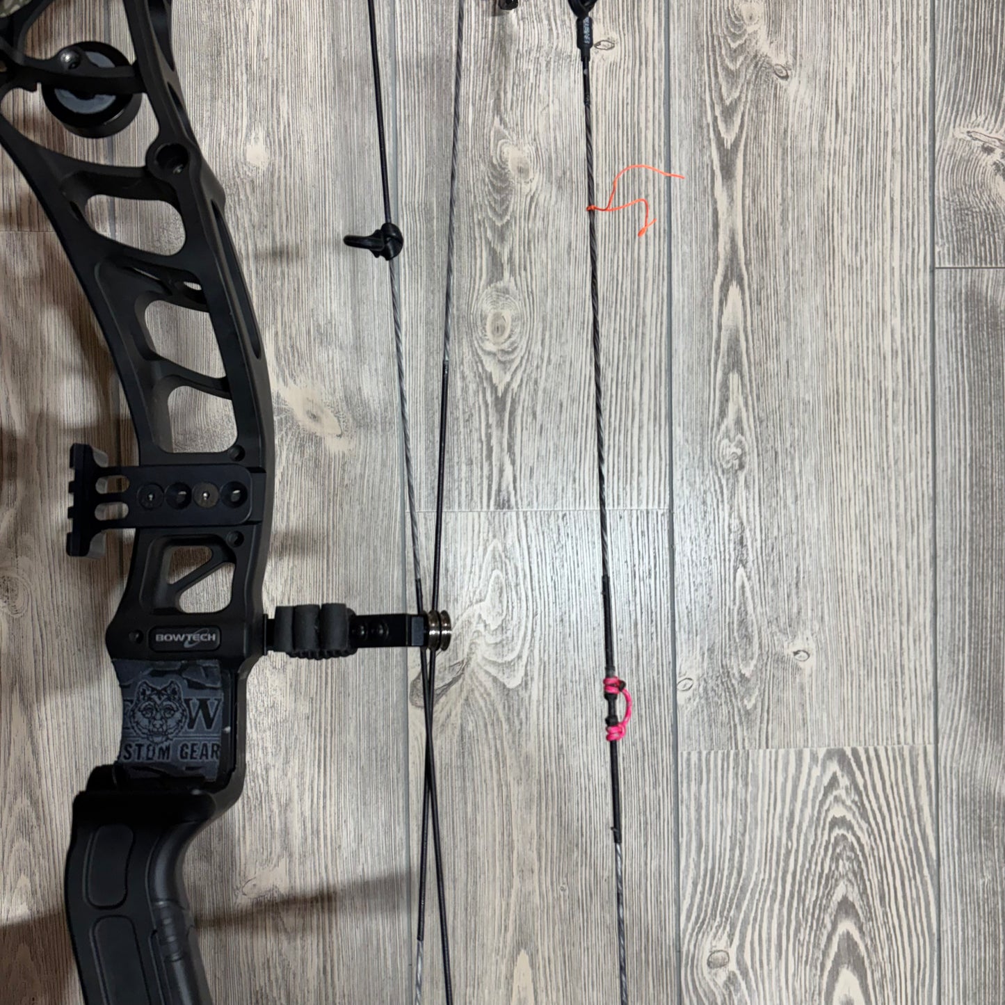 Used Bowtech Virtue Right Hand Black with Kuiu Limbs 60lb with SystmX strings + Bowtech Stand