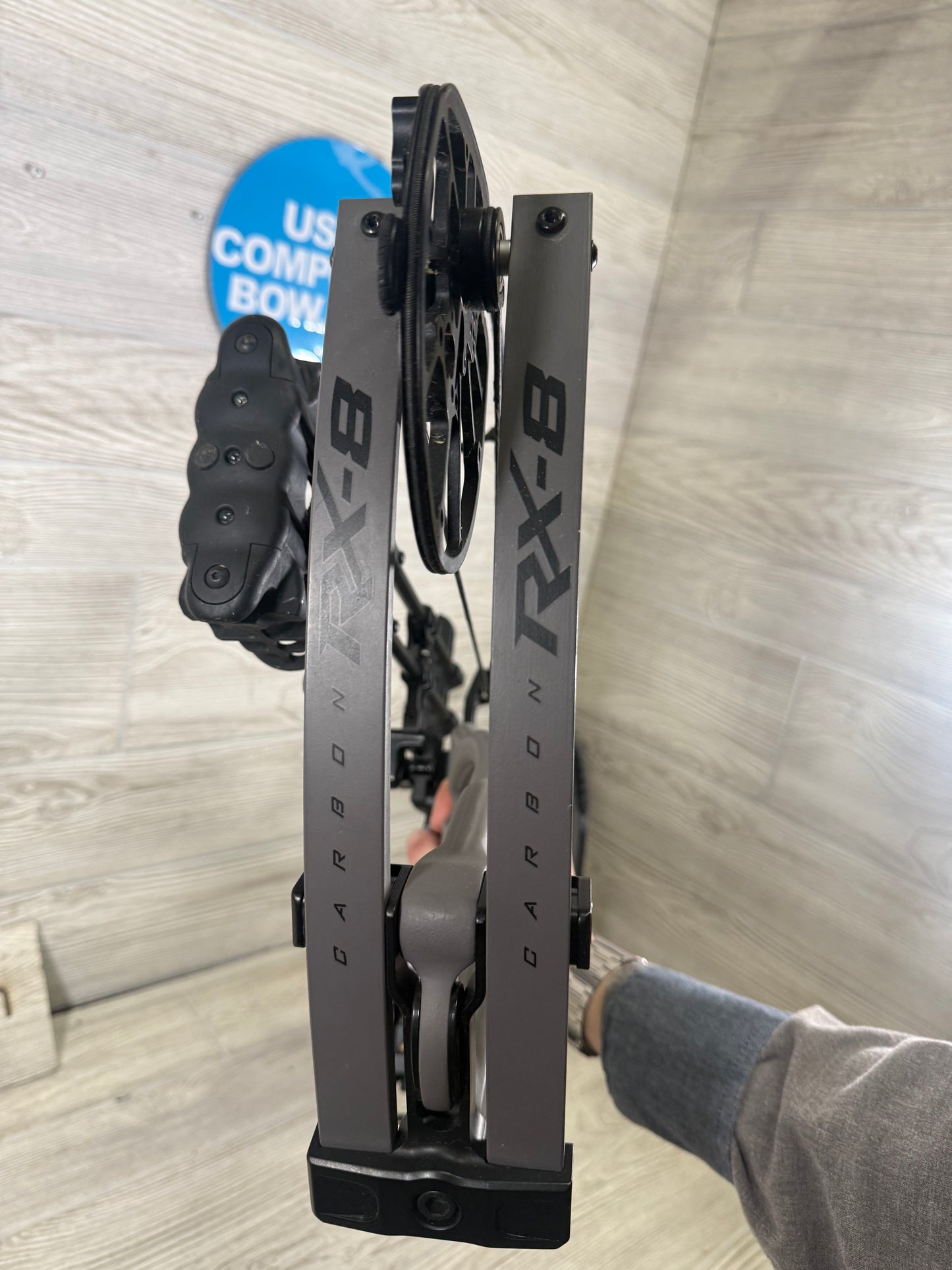 Hoyt RX-8 RH Tombstone Pkg 60-70# 27-32”