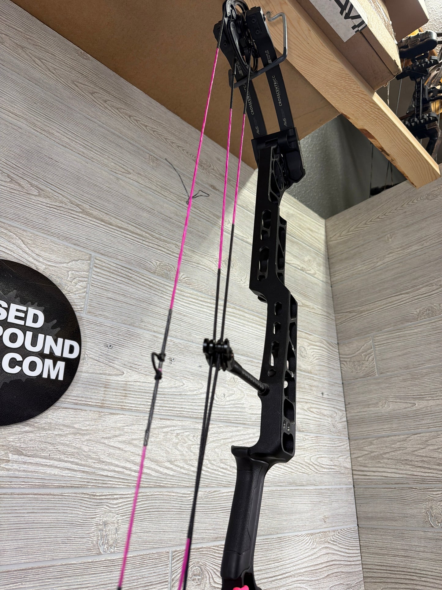 Used Mathews TRX 40 Right Handed Black 60# 31"