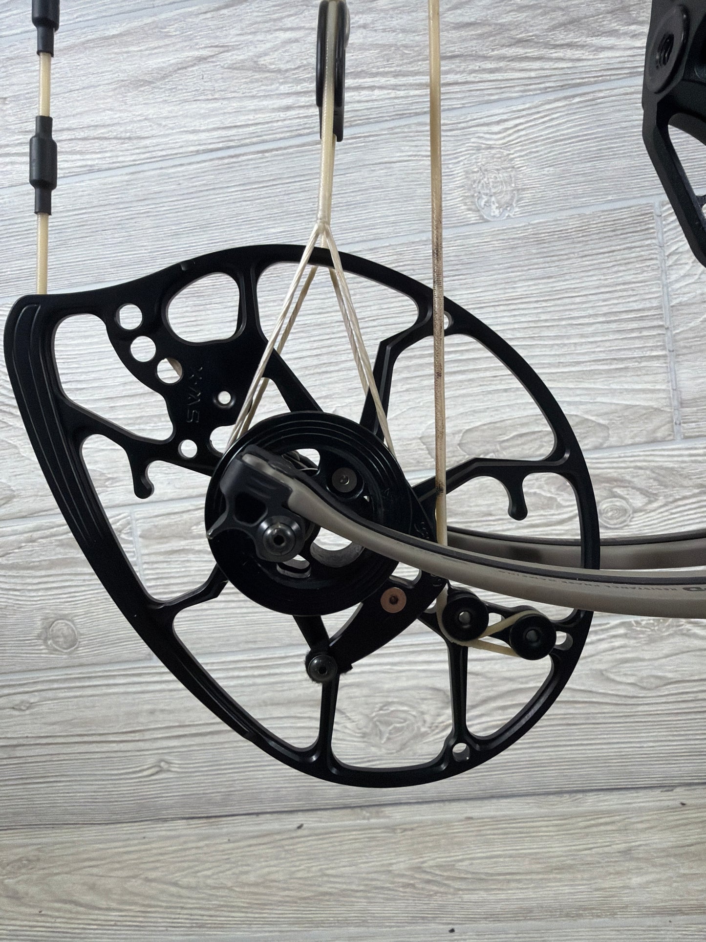 Used Mathews LIFT 29.5 28.5" 60lb Black Riser/Granite Limbs Right Hand Bow w/ Mathews IMX Rest