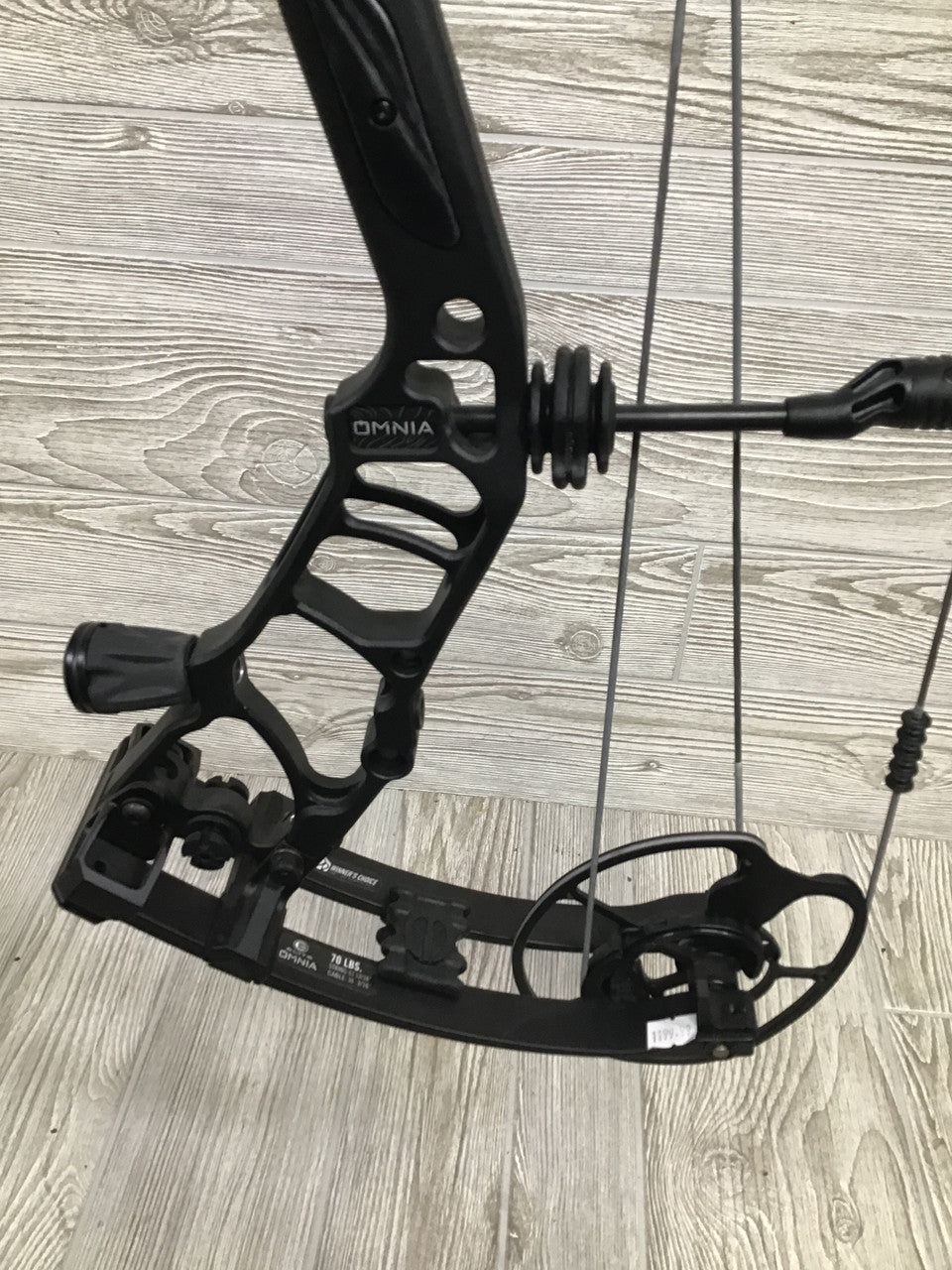 Elite Omnia RIght Hand 70# Black