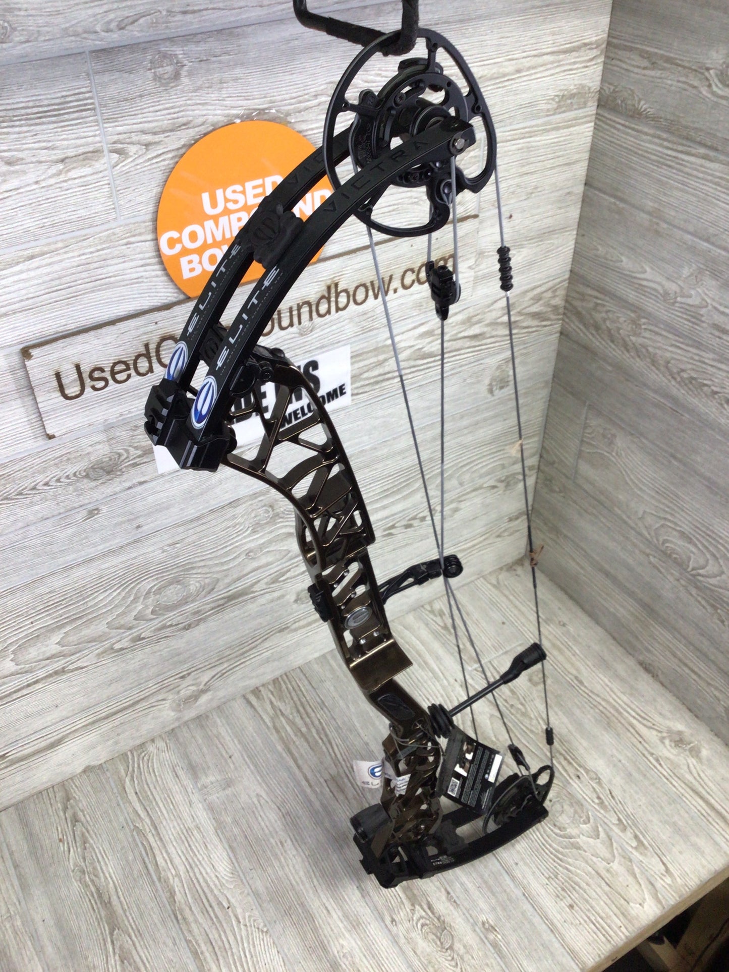 Elite Victra Right Handed 50-60# 25.5-31" Liquid Bronze