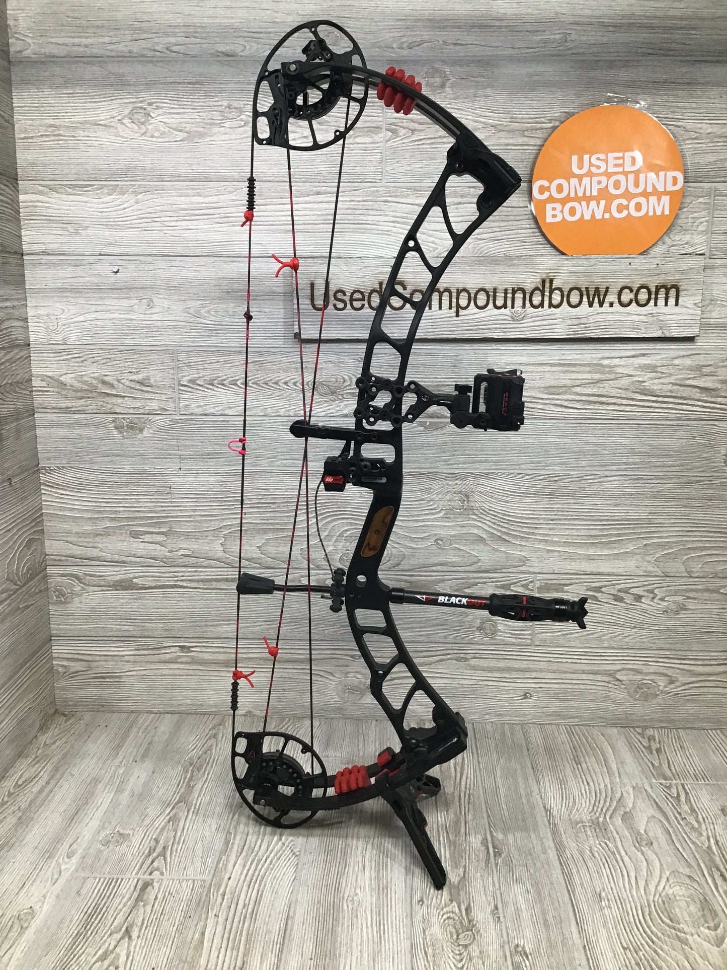 Blackout (Elite) NV-3 Right Handed 60-70# Package