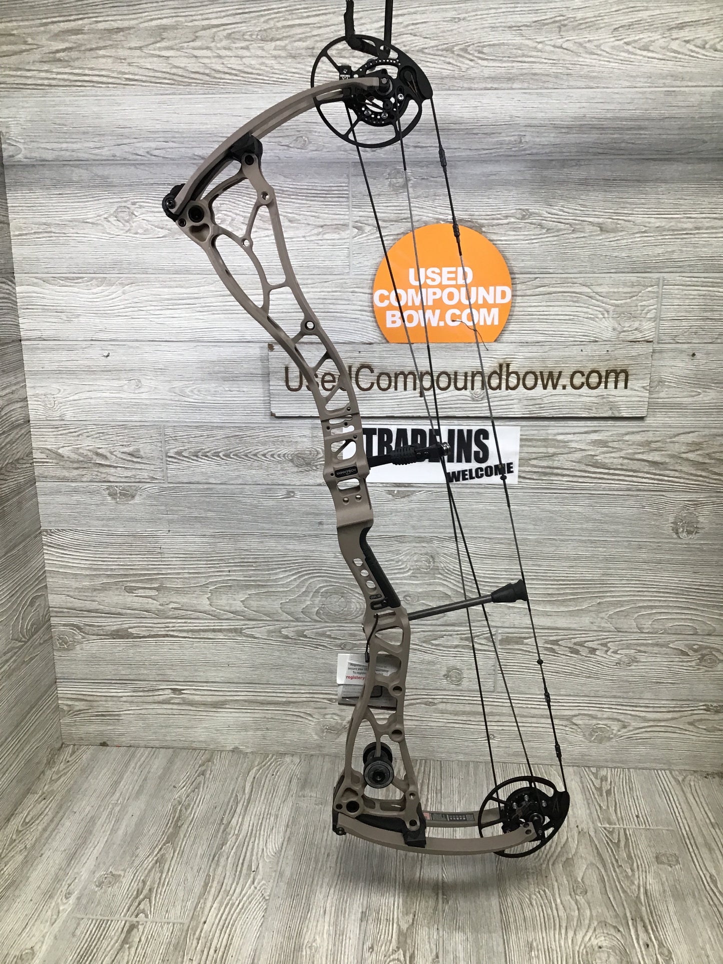 Bowtech Proven 34 Sandstone Medium Cam Right Handed 25-30" 60-70lbs