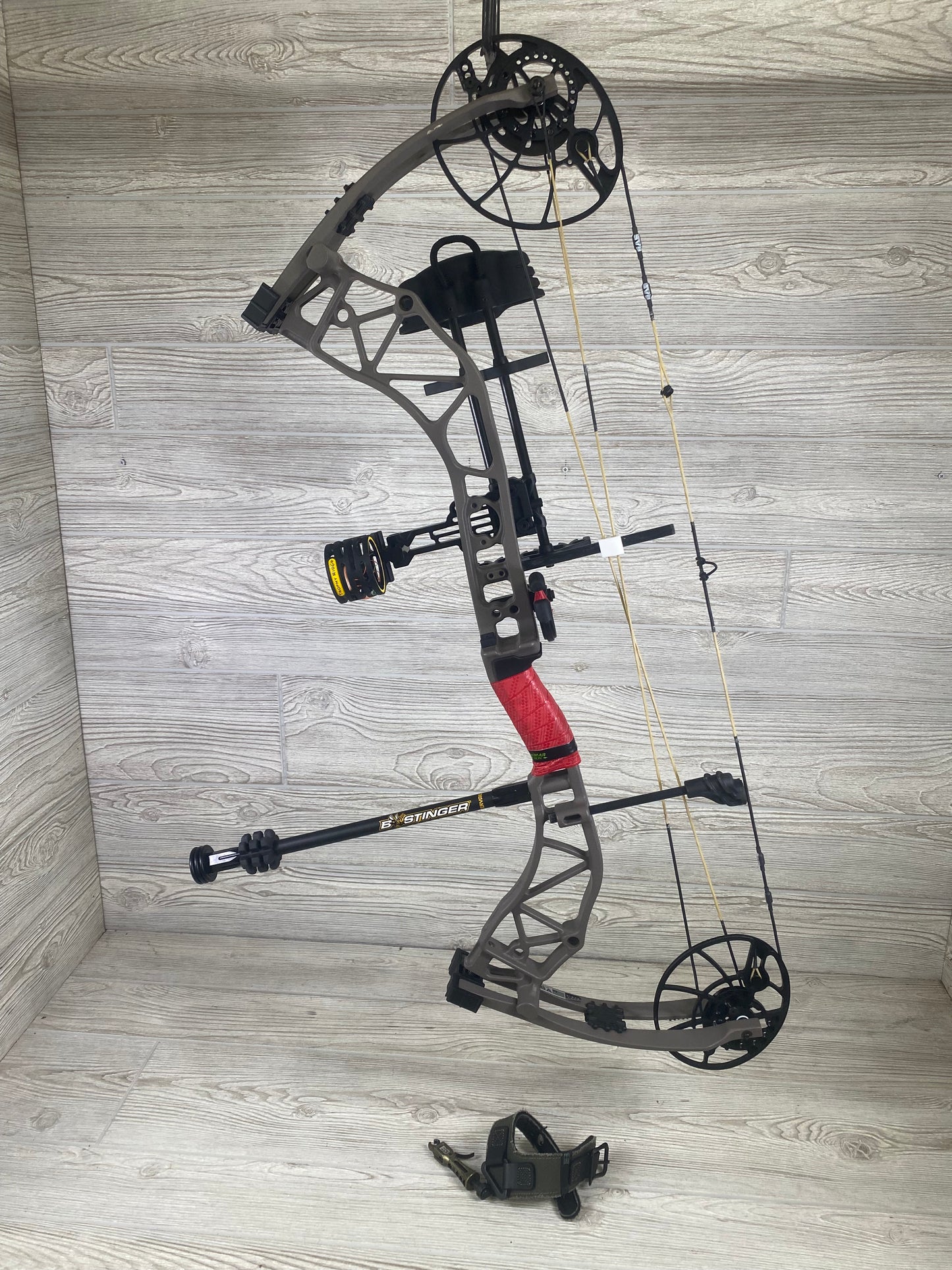 Used Bear Legend XR RH Gray Package