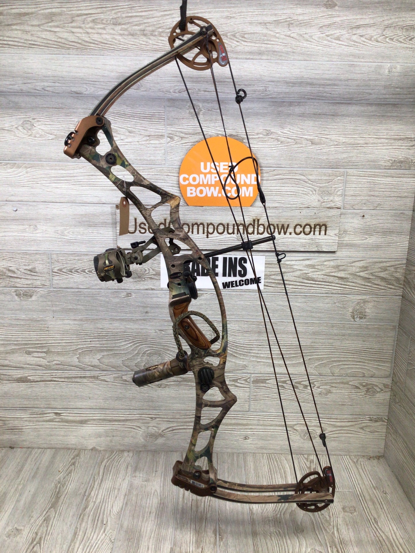 Used Hoyt Trykon XL Right Handed 28.5" 60-70# camo package