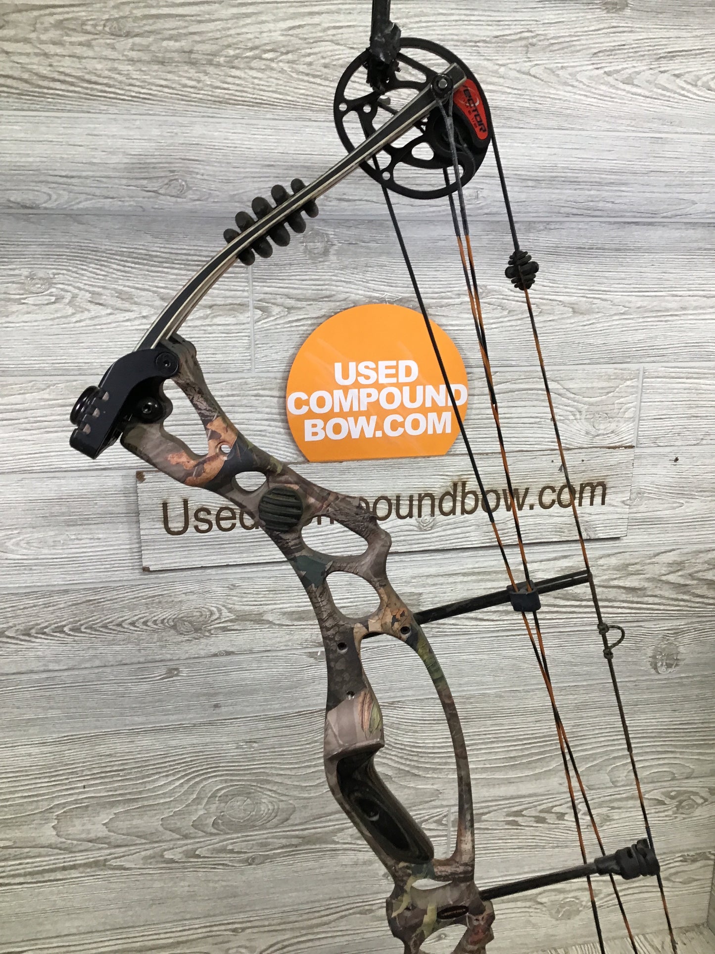 Used Hoyt Vectrix RIght Handed 28/70 Camo