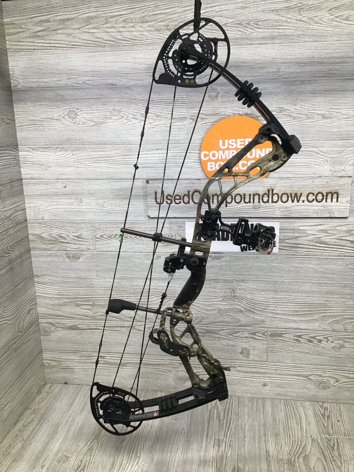 Bowtech Amplify Right Handed 21"-30" 8-70# Camo Package