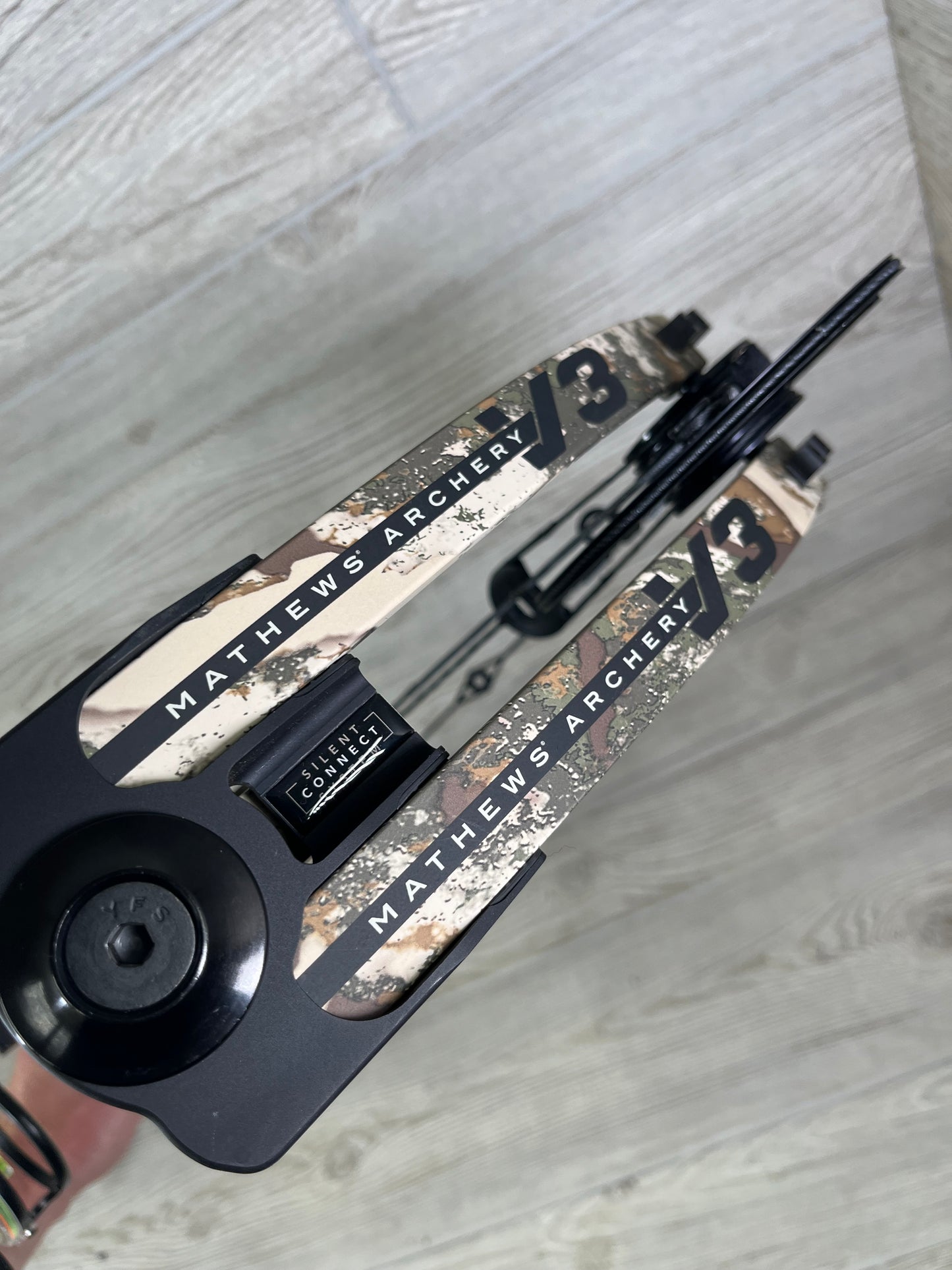 Used Mathews V3 31 Right Hand First Lite LOADED Package