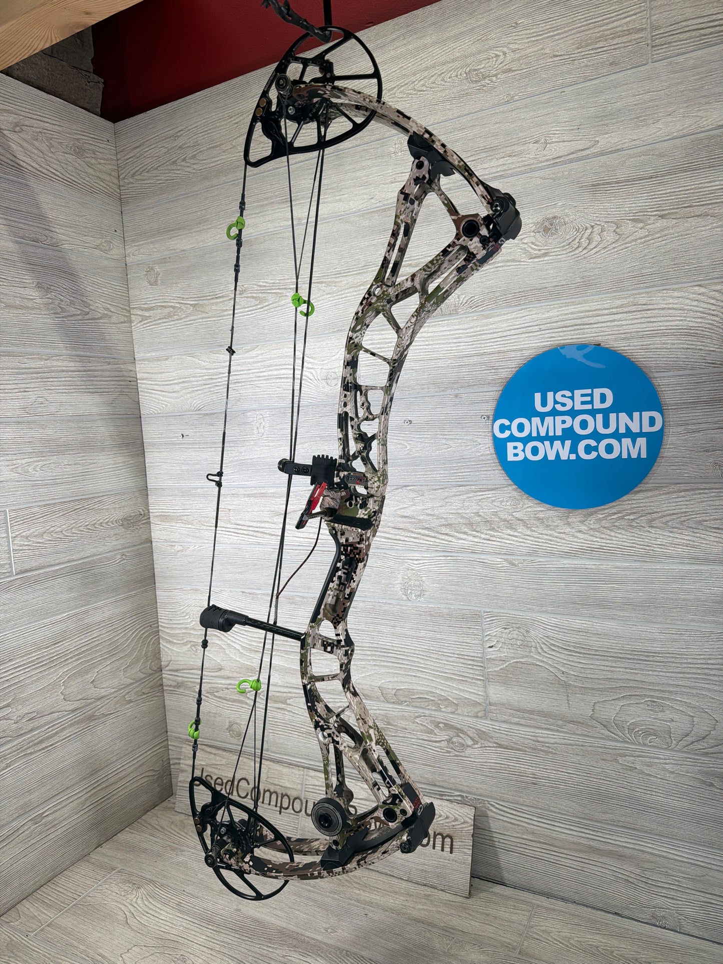 Used Bowtech Realm SR6 29.5 70lb Left Hand Subalpine Bow