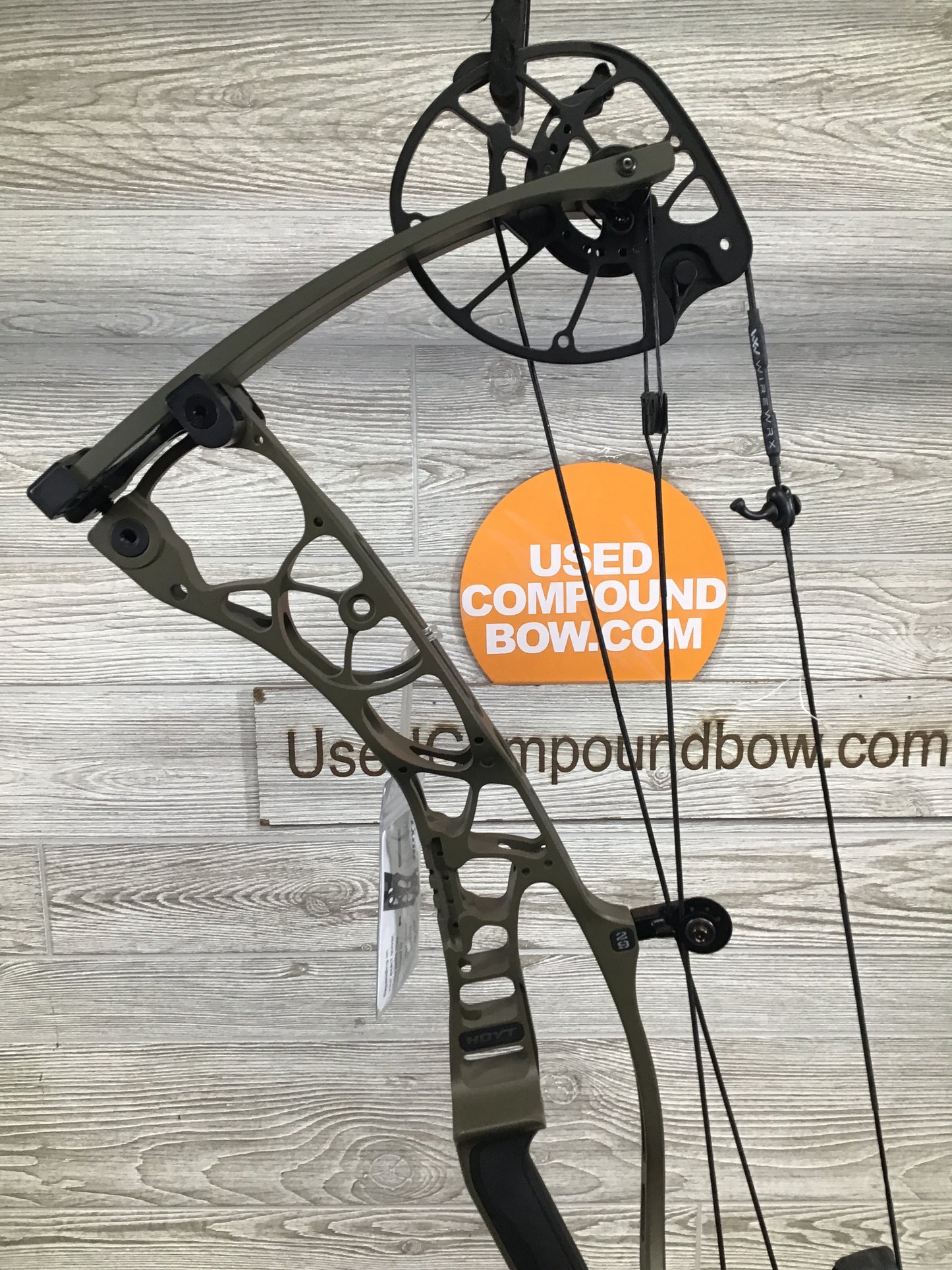 NEW Hoyt Alpha AX-2 29 Right Handed Wilderness Green 60-70#/25-30"