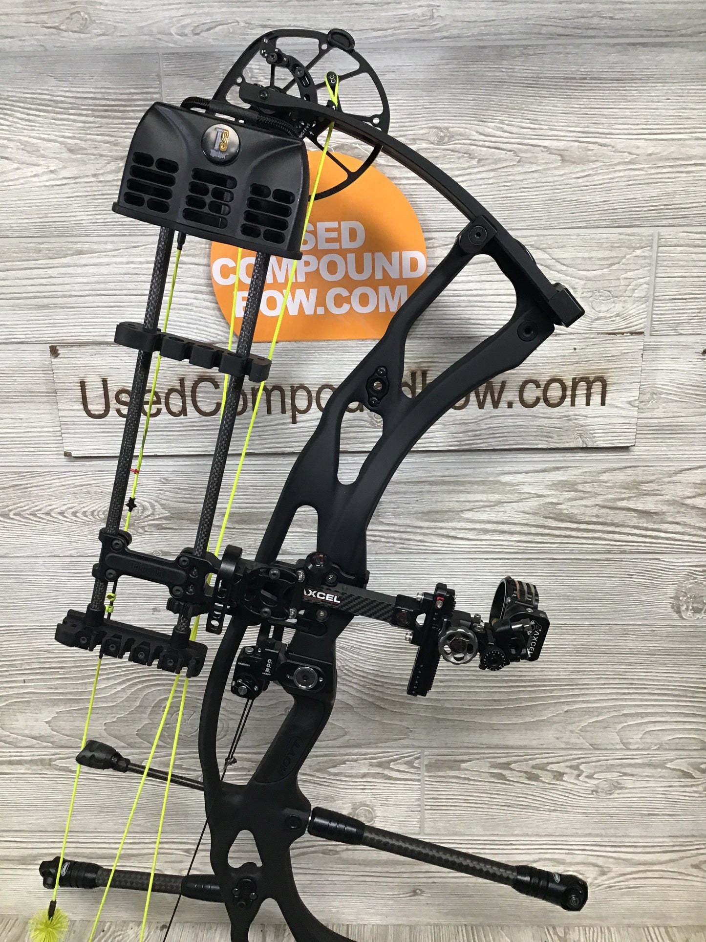 Hoyt RX-8 Ultra Black RH 60-70# LOADED