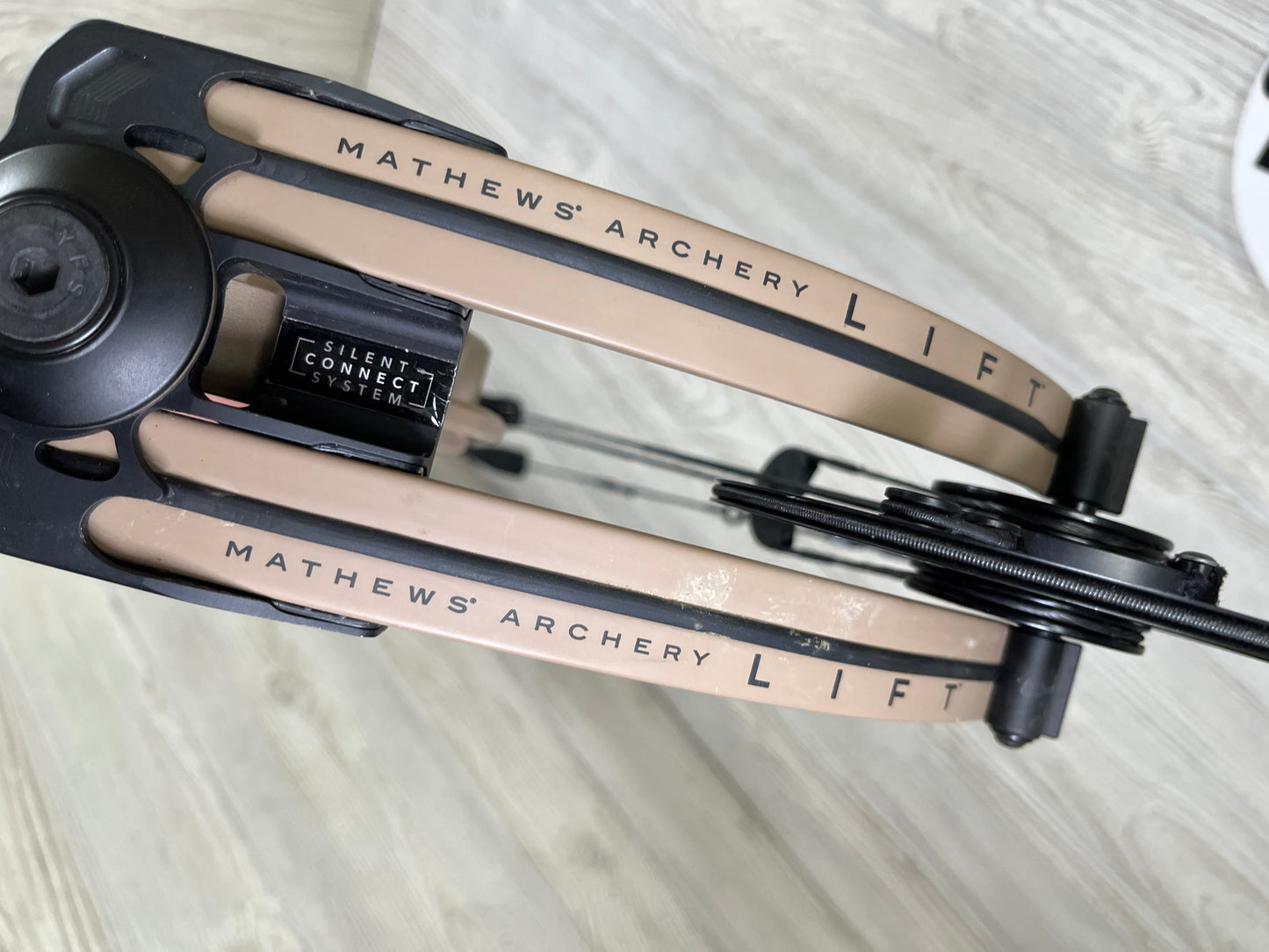 Used Mathews Lift 33 Right-Handed Earth Bow