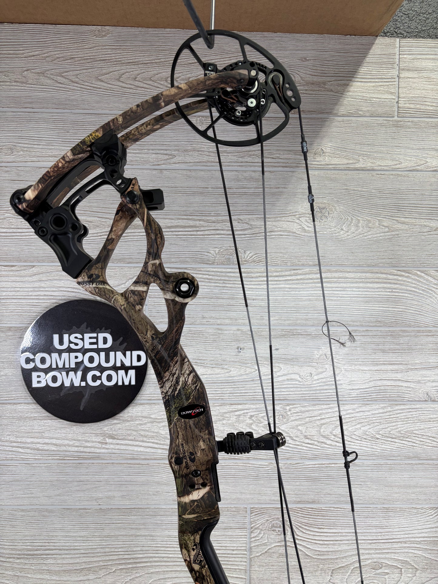 Bowtech Carbon One X 60-70# RH Mossy Oak New Bow