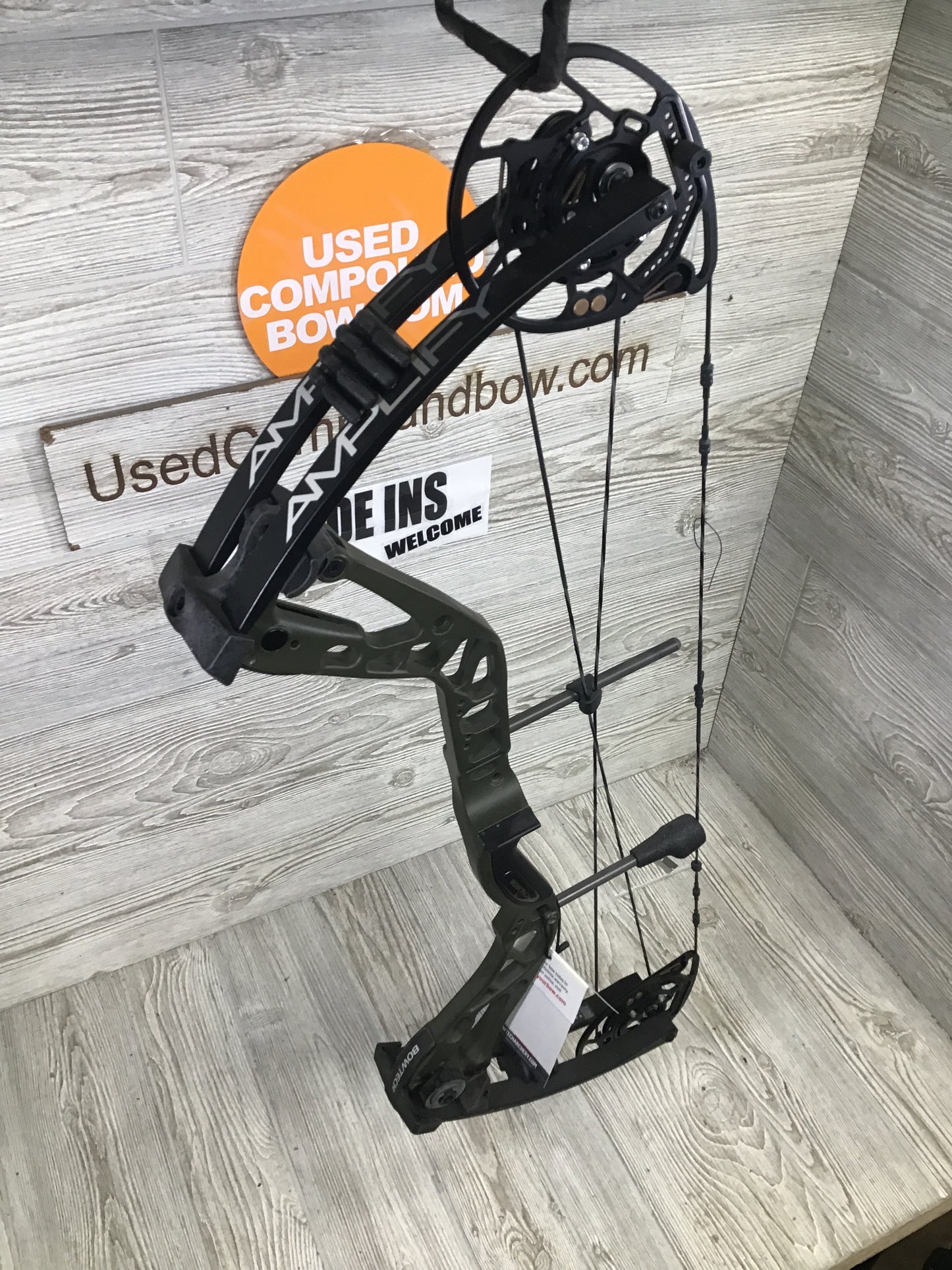 Bowtech Amplify Right Handed 21"-30" 8-70# OD Green