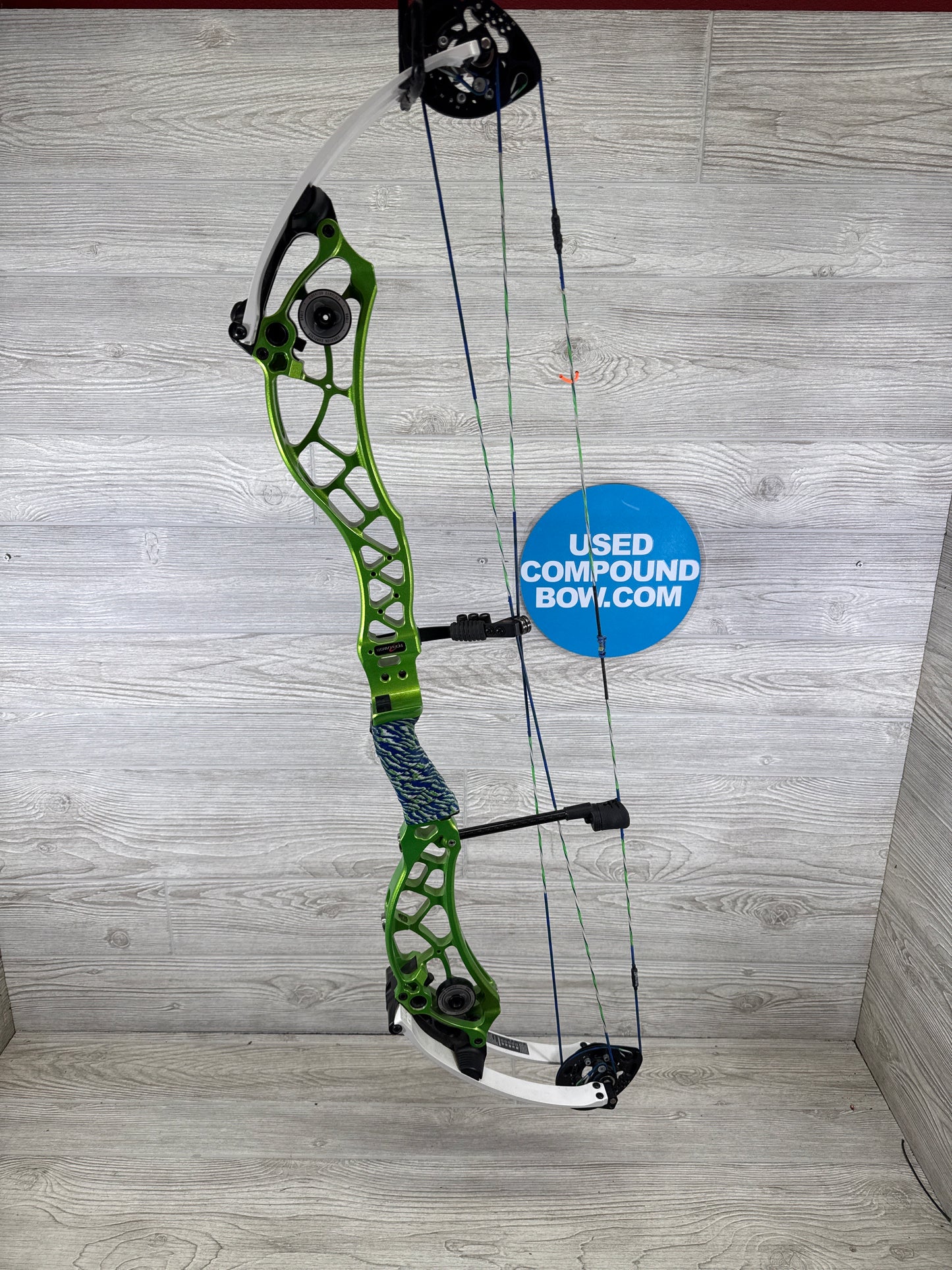 Used Bowtech Reckoning SD Illusion Green white limbs rh #50