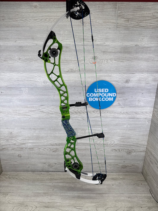 Used Bowtech Reckoning SD Illusion Green white limbs rh #50