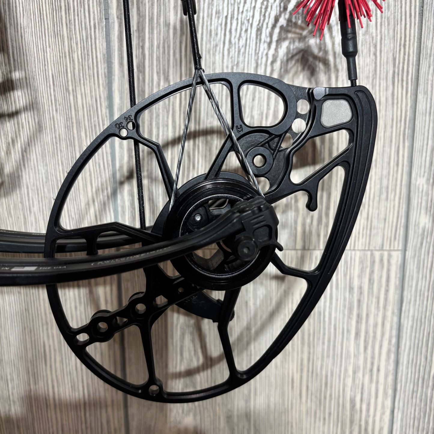 Used Mathews ARC 34 RH Black with SysymX Strings