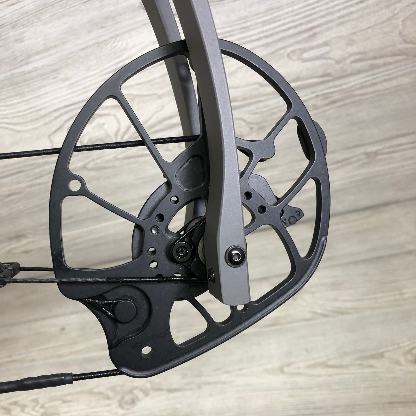 Used Hoyt Alpha AX-2 29 Tombstone LH 70# max