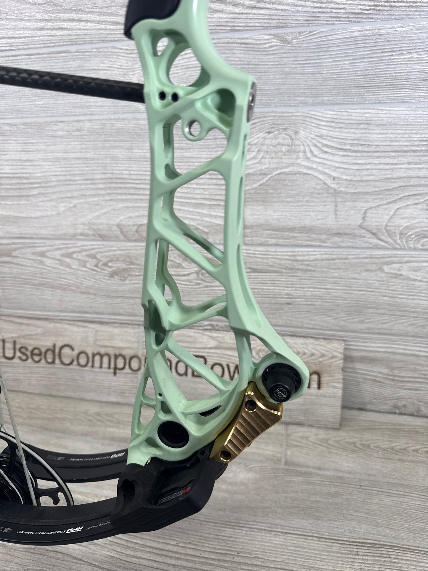 Used Mathews Title 38 (Gen 2) Mint White limbs Right Handed Target bow 29-50#