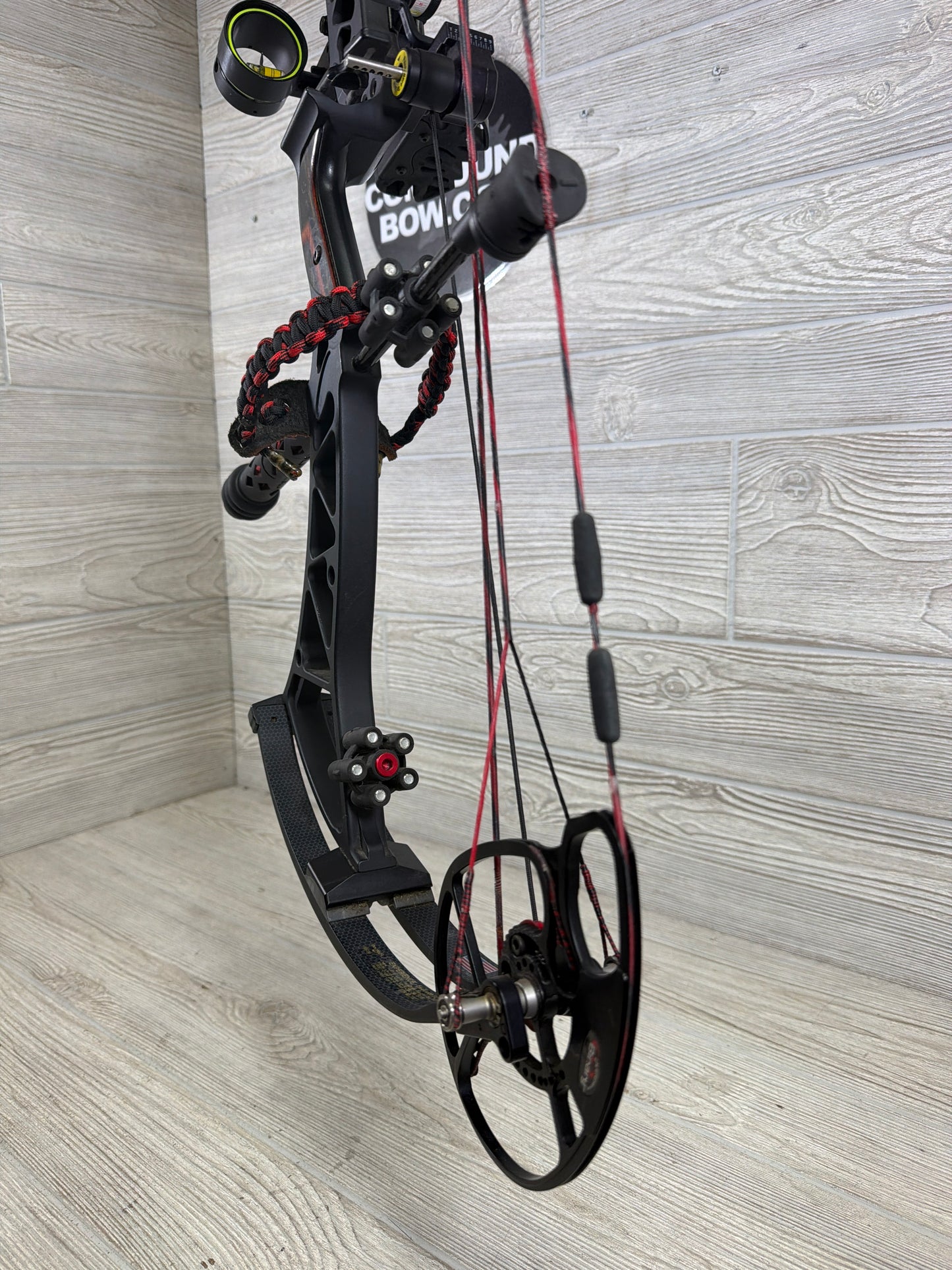 Used Right Hand Bowtech Experience Black 60# PKG