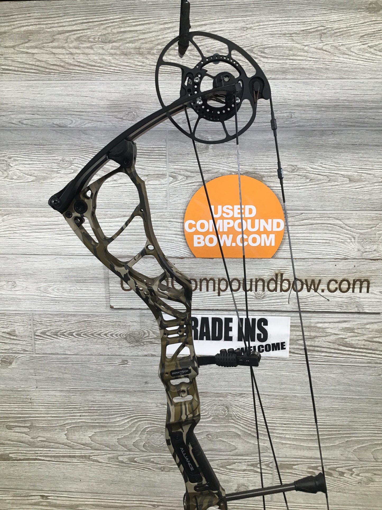 Used Bowtech Alliance 30.5 Right Handed 55-65# 29" Bottomlands camo