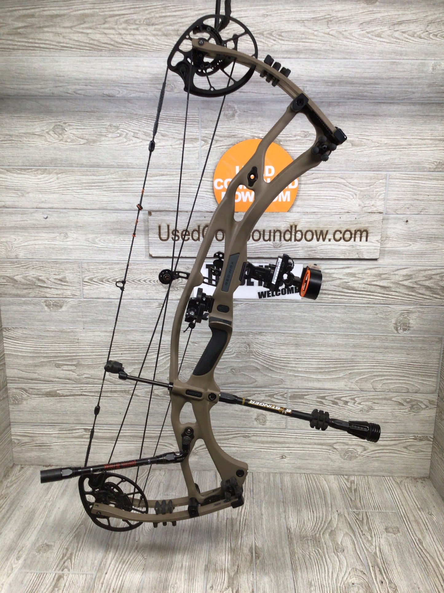 Used Hoyt RX-7 Ultra Left Hand buckskin 28.5/60-70# Package