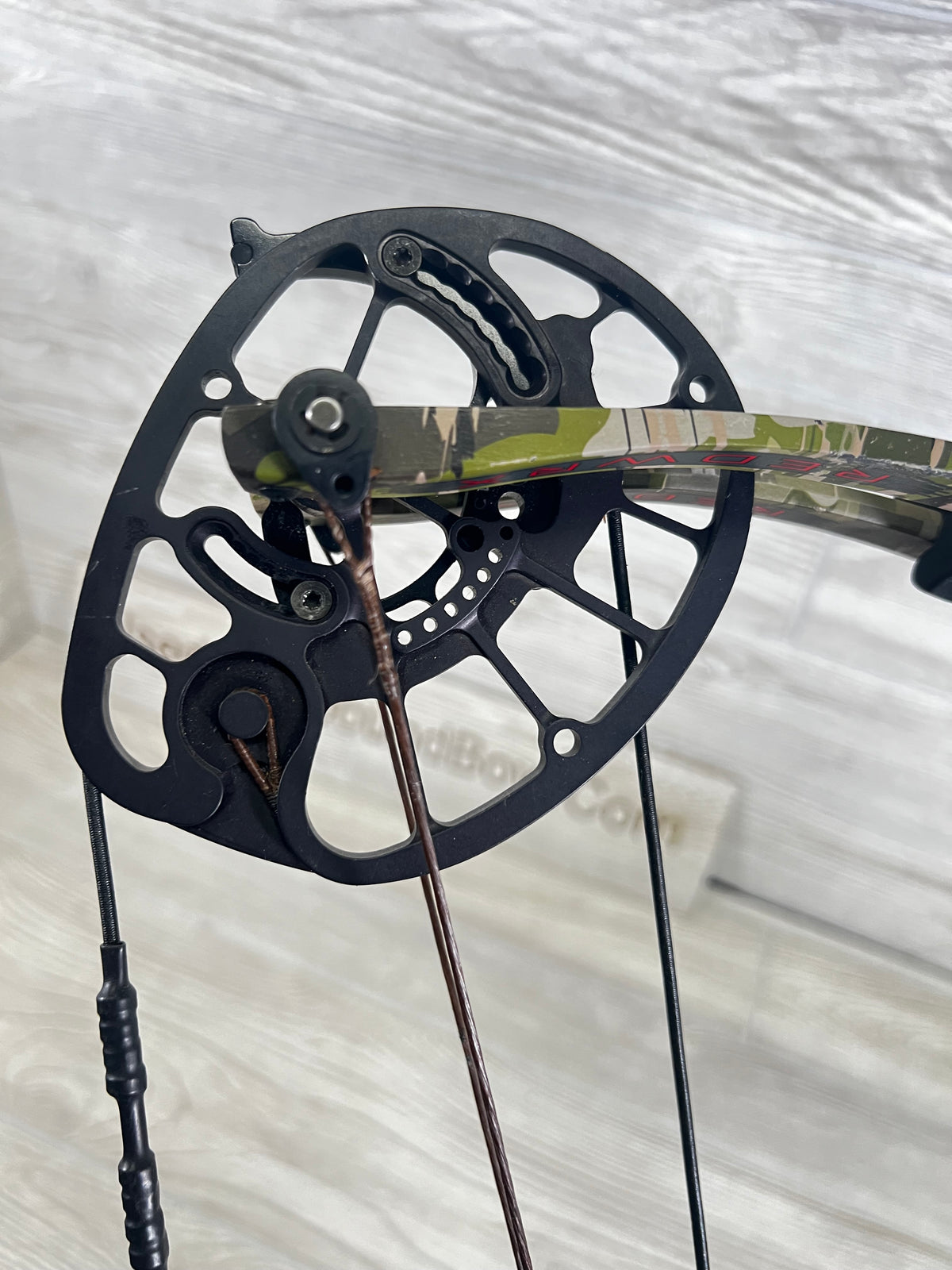 Used Hoyt Carbon RX-4 Ultra 30-32'' 55-65lbs LH Under Armor Forest Camo Bow PKG