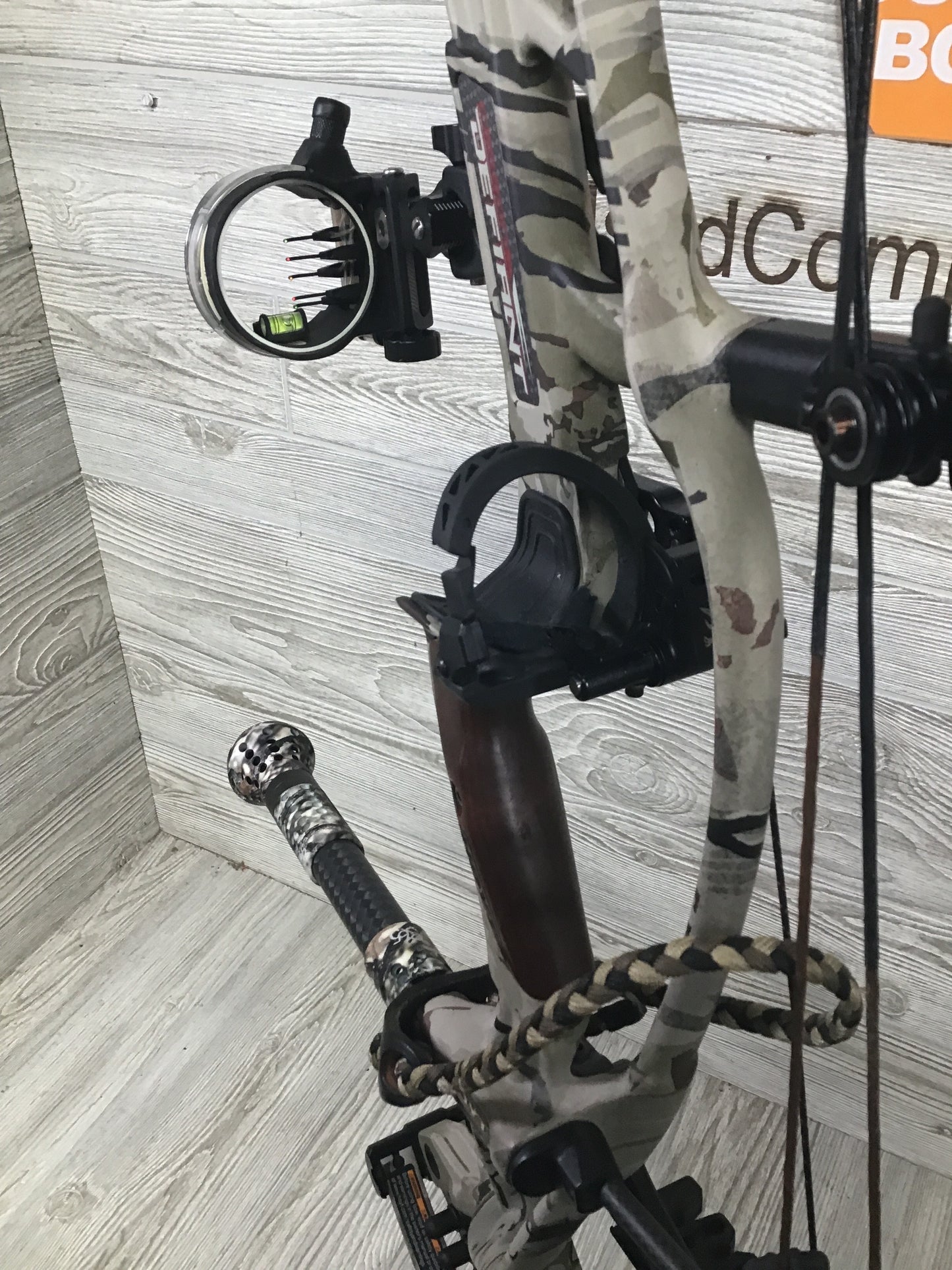 Used Hoyt Carbon Defiant UA Ridge Reaper Camo #3 Cam 50-60 RH LOADED