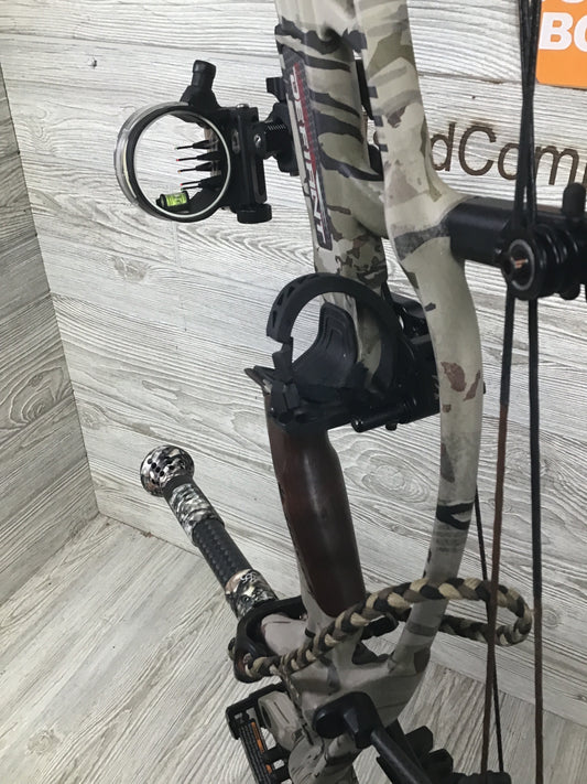 Used Hoyt Carbon Defiant UA Ridge Reaper Camo #3 Cam 50-60 RH LOADED