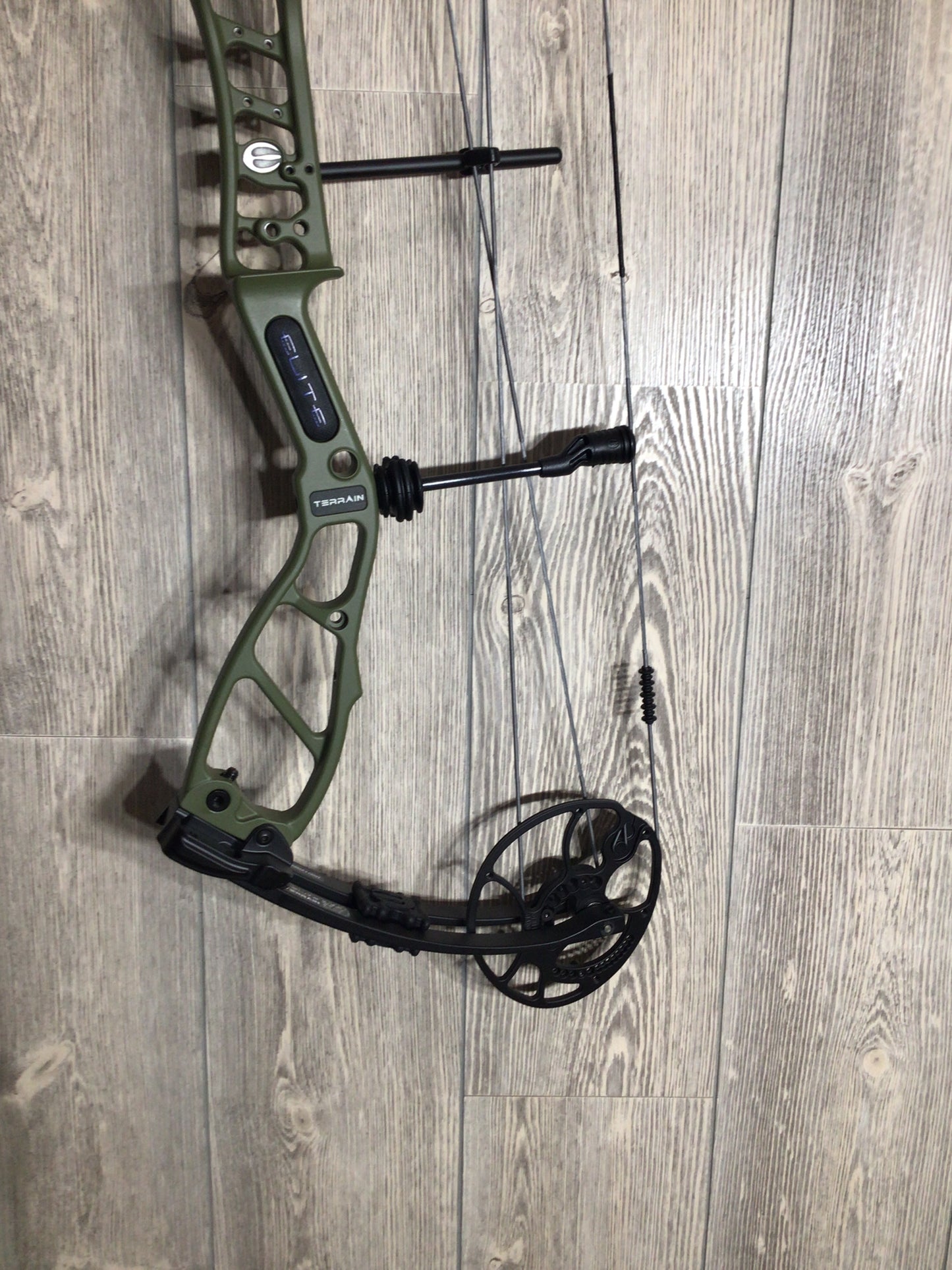 Used Elite Terrain RH OD Green 30" 70# Bow