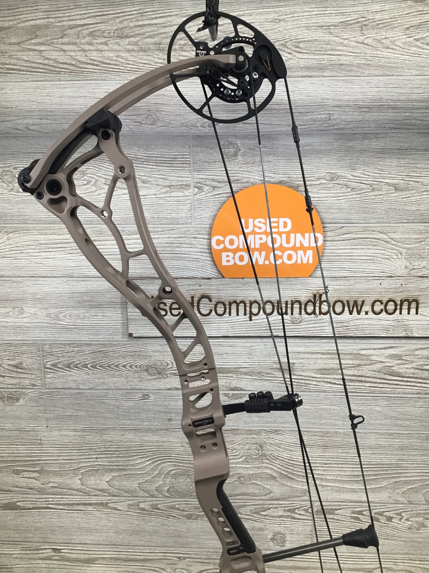 Bowtech Proven 34 Sandstone Medium Cam Right Handed 25-30" 60-70lbs