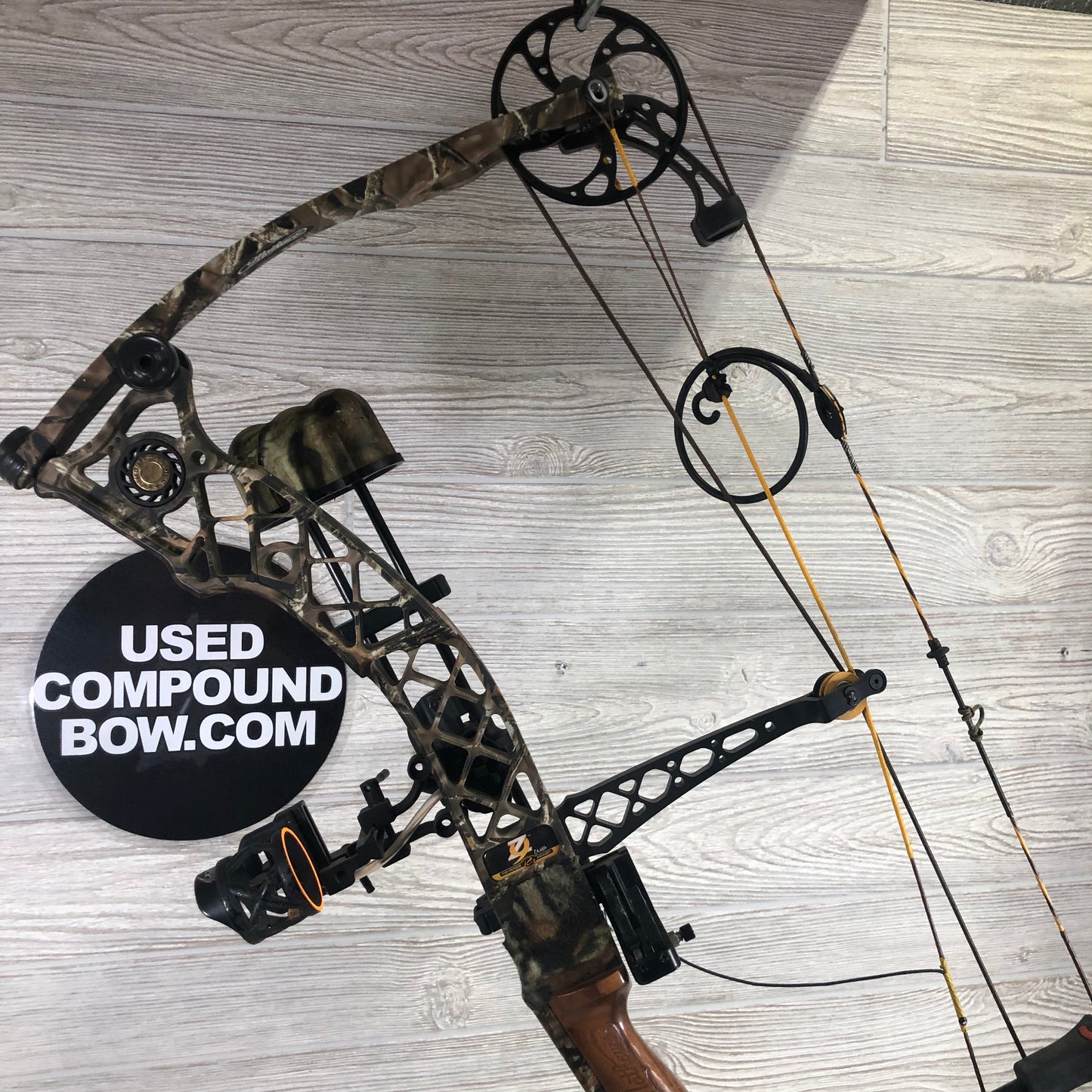 Used Mathews Z9 Right Handed 60-70lb 30" Bow Pkg