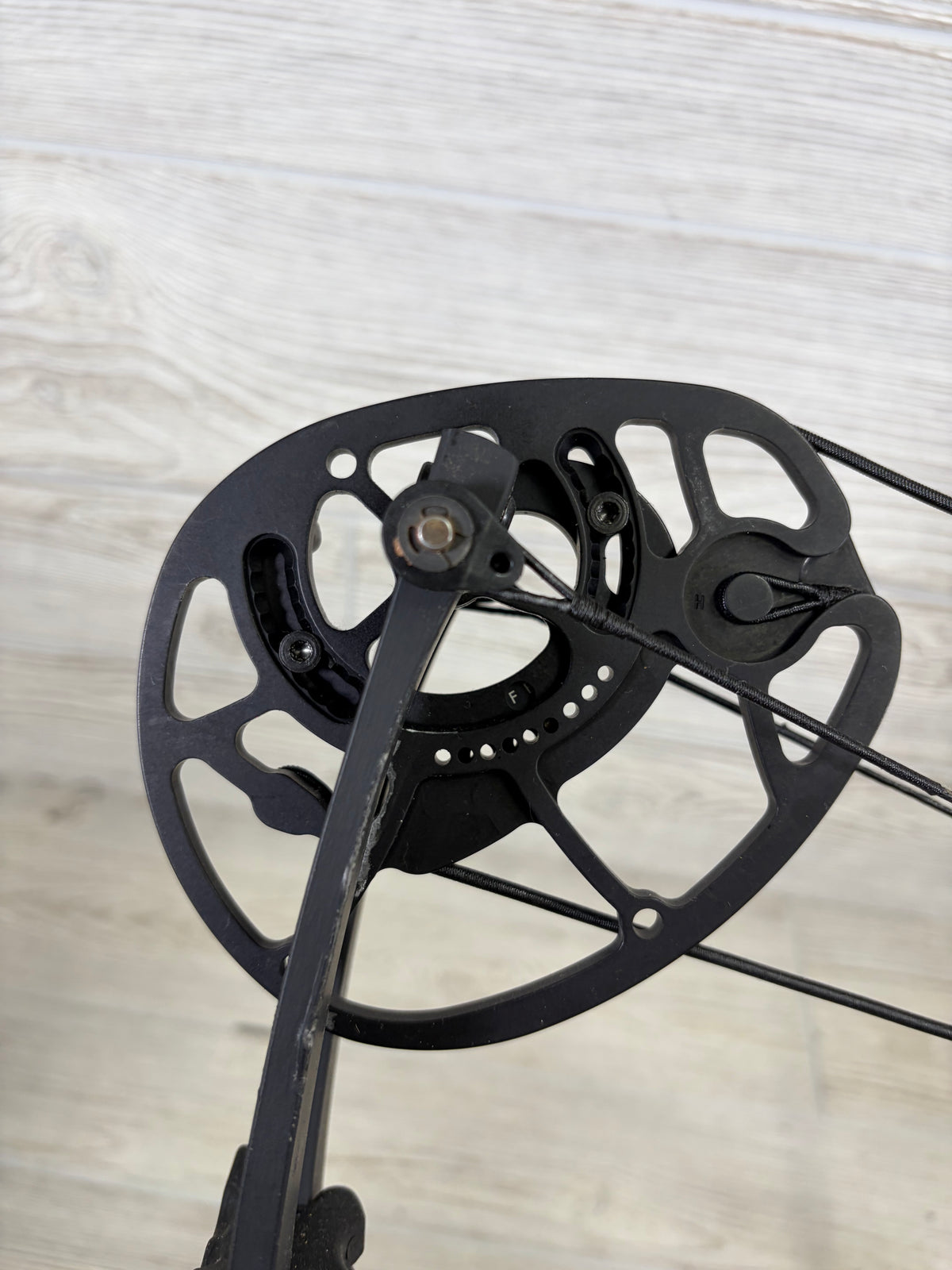 Used Hoyt Torrex Package RH Camo 60-70lbs 26-30" Draw