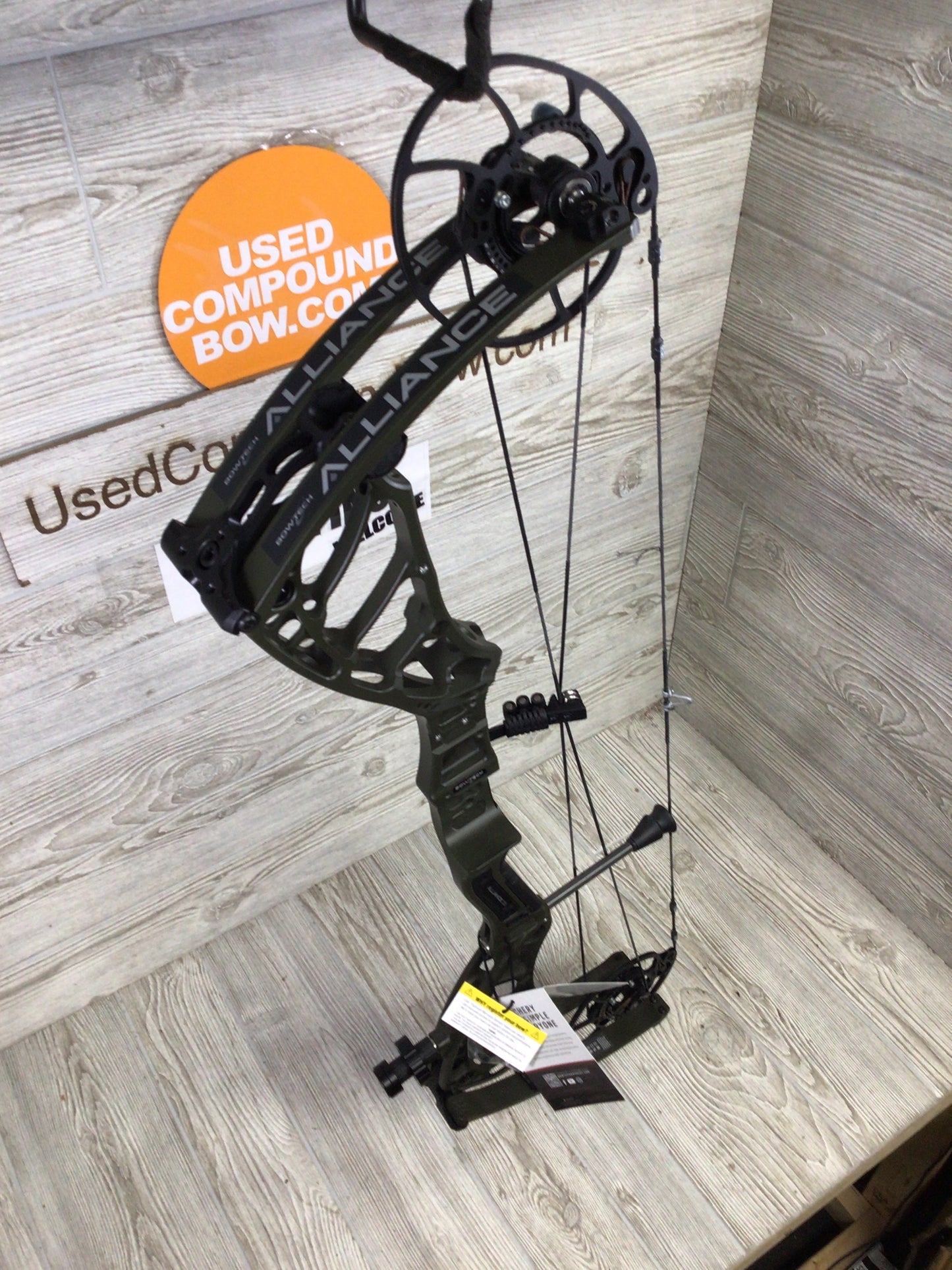 Bowtech Alliance 33 Right Handed 60-70# OD Green