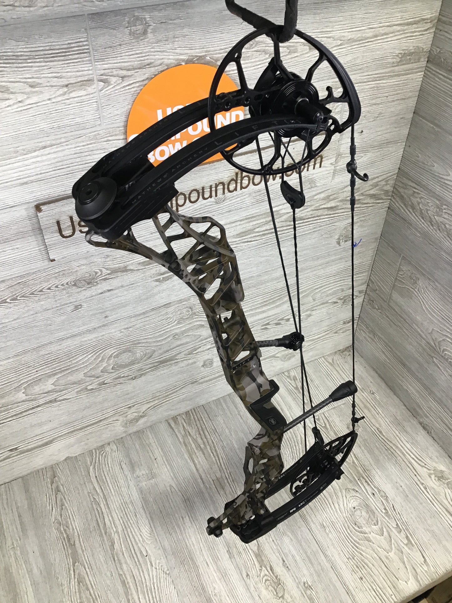 Used Mathews Lift X 29.5 Right Hand Bottomlands riser/Black limbs 28.5/65#
