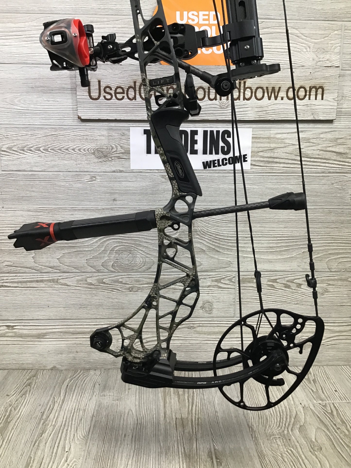 Used Mathews Lift X 29.5 Right Hand Kuiu Verde riser/ Black limbs 27"/70# Package