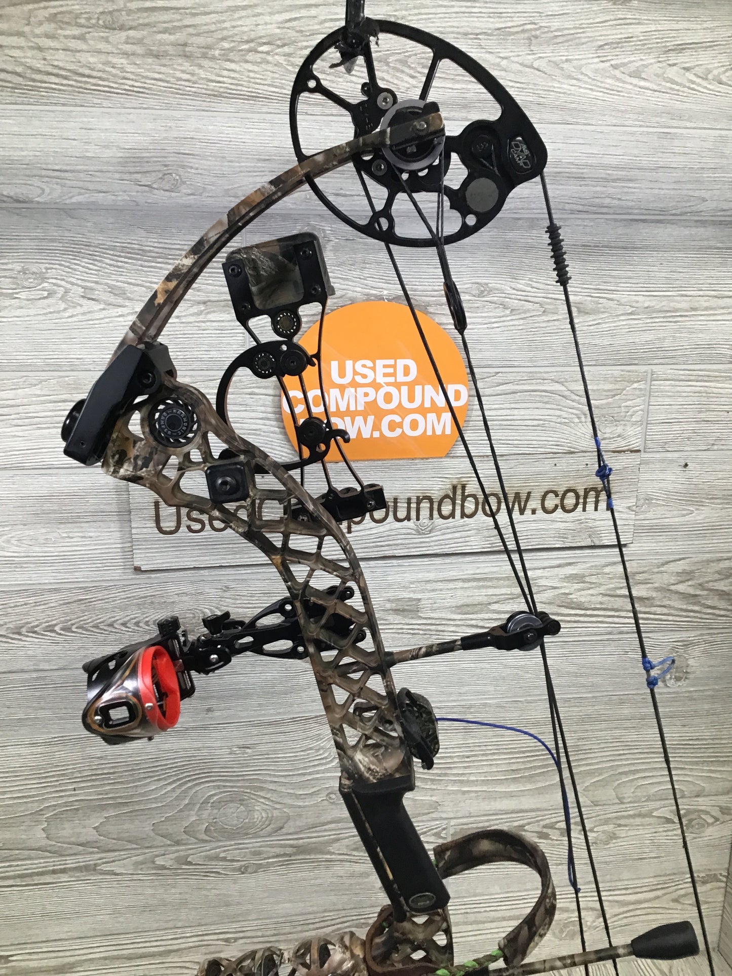 Used Mathews Chill 30/70 lost camo Package Right Handed