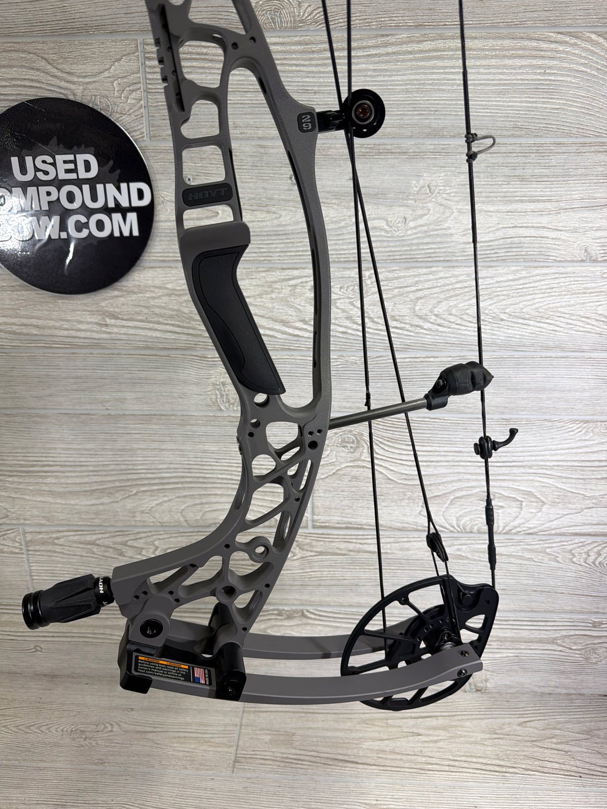 Used Hoyt Alpha AX-2 29 Tombstone RH 60-70# 27.5"