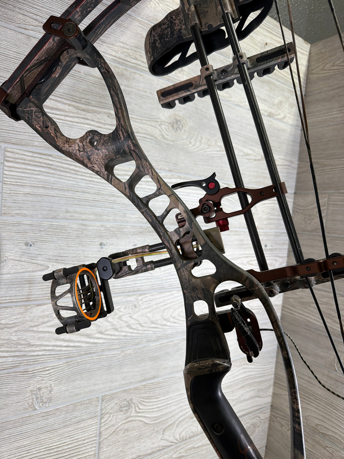 Hoyt CRX 32 27.5"/70# Right Handed Realtree package