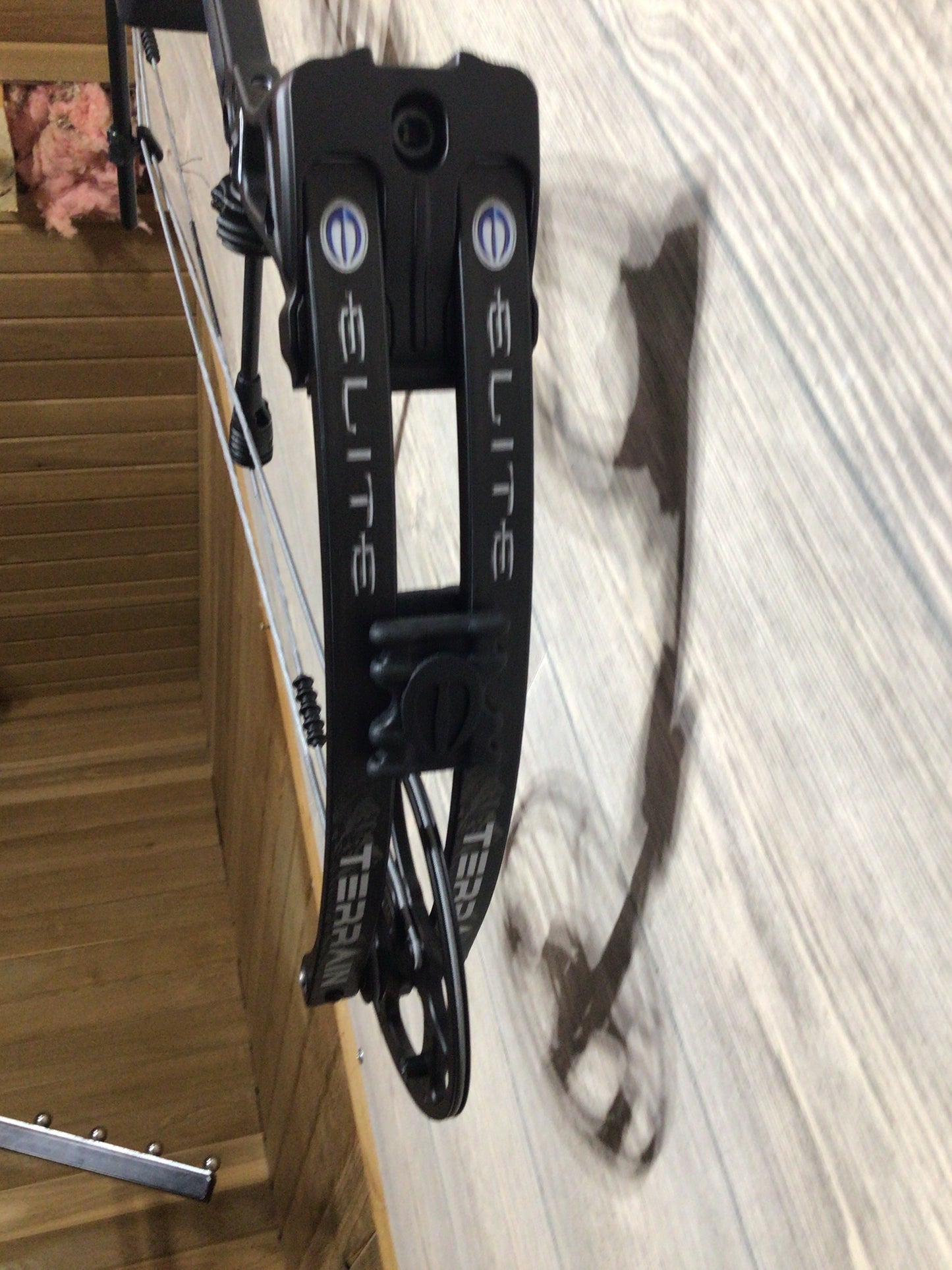 Used Elite Terrain RH Black 30" 70# Bow