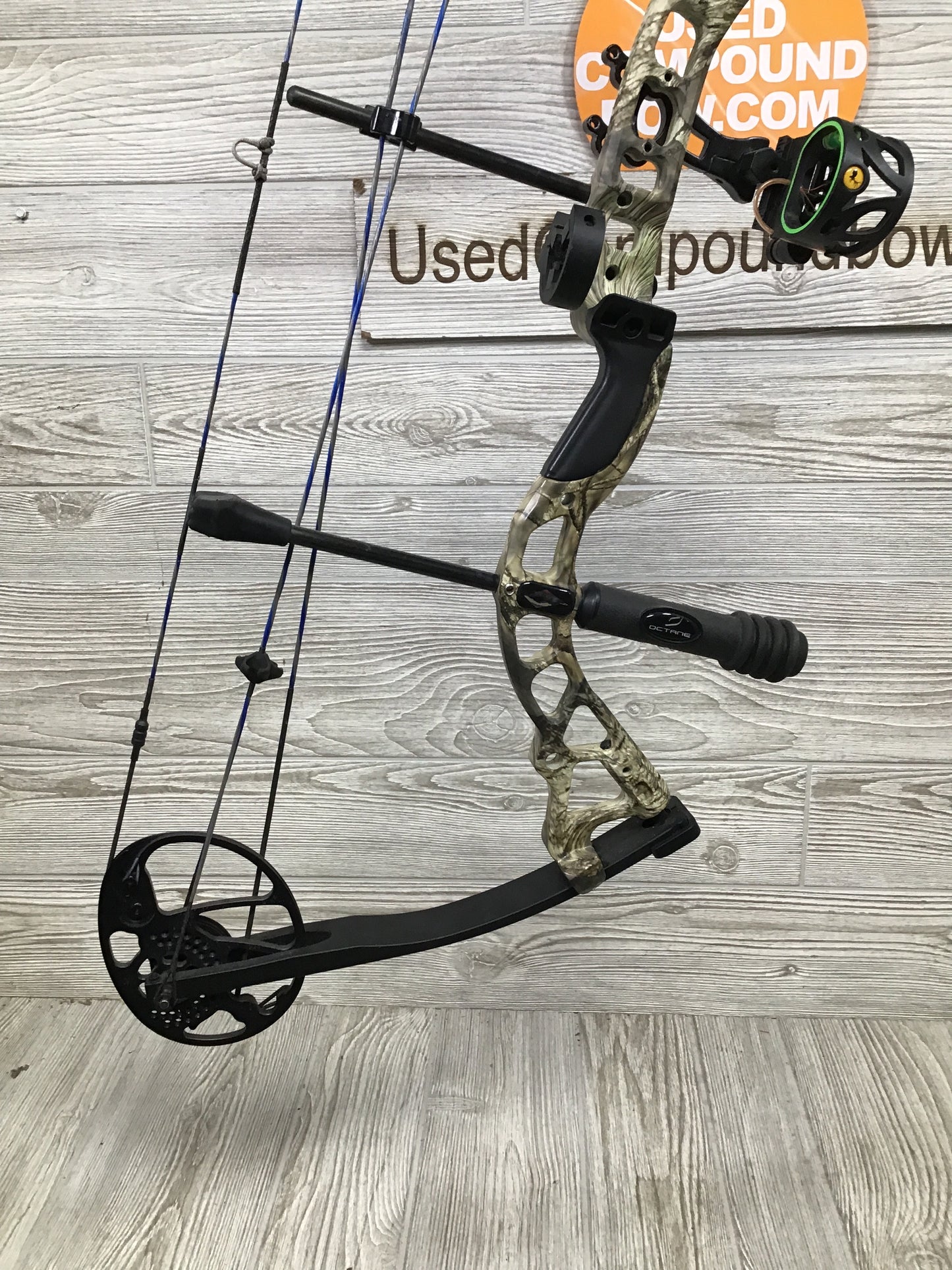 Diamond Infinite Edge Pro Left Handed Camo Hunting Package (5-70#)