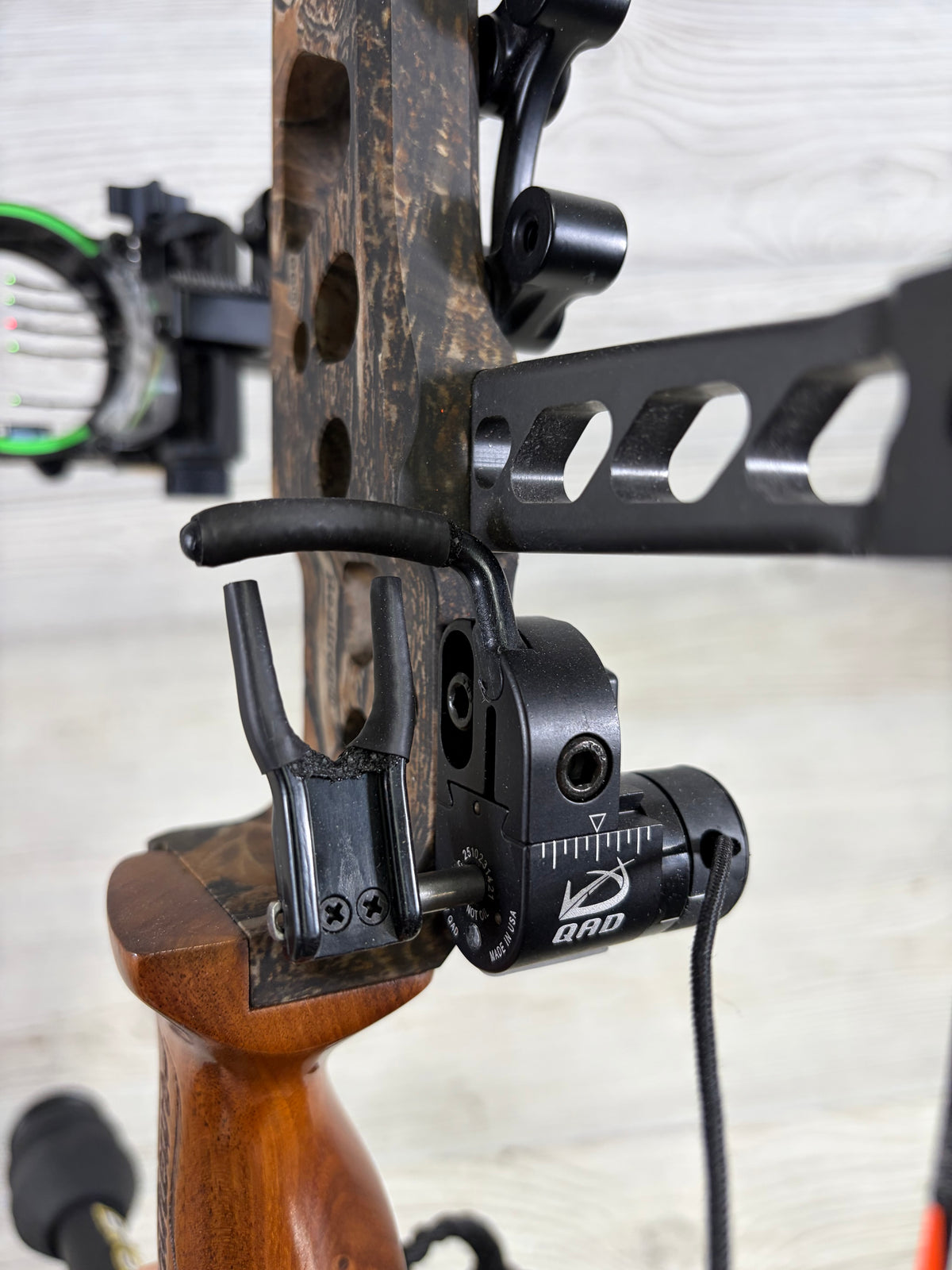 Used Mathews LX 30" 70lb Right Handed Bow Pkg
