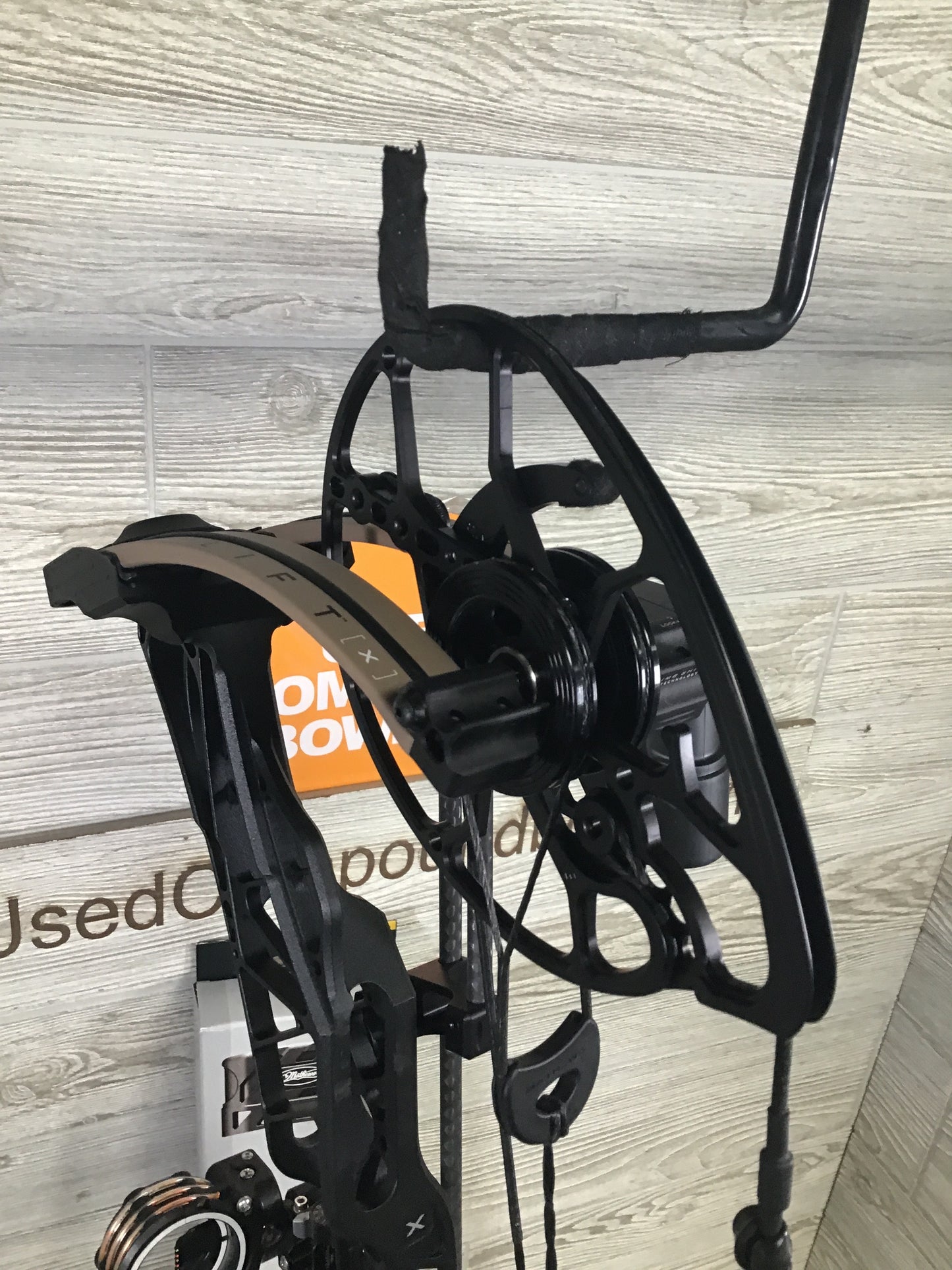 Used Mathews Lift X 29.5 Right Hand Black riser/ Earth Limbs 27/65 LOADED WITH NEW ACCESSORIES