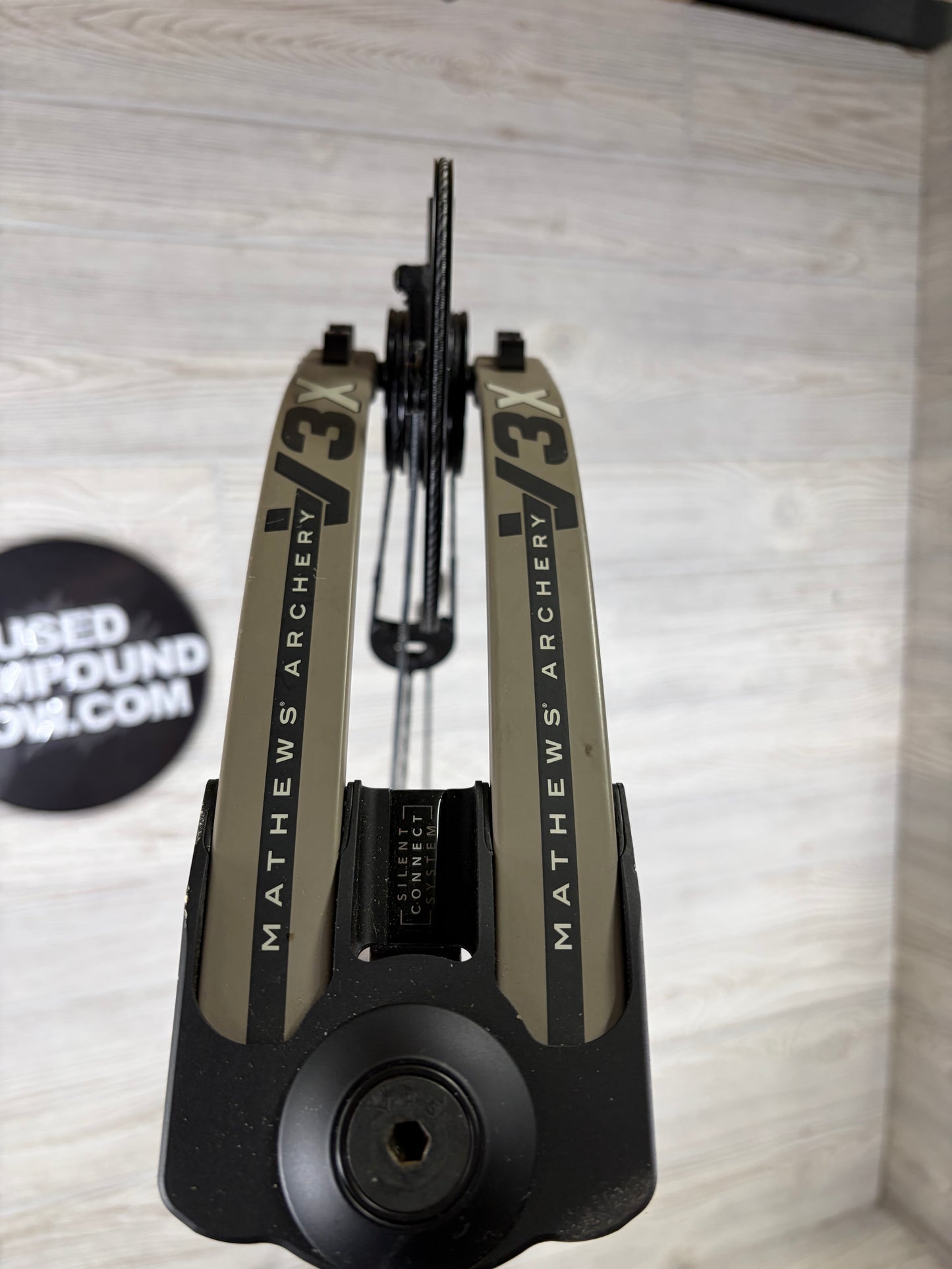 Used Mathews V3X 33 Right Handed Granite 30" 70lb